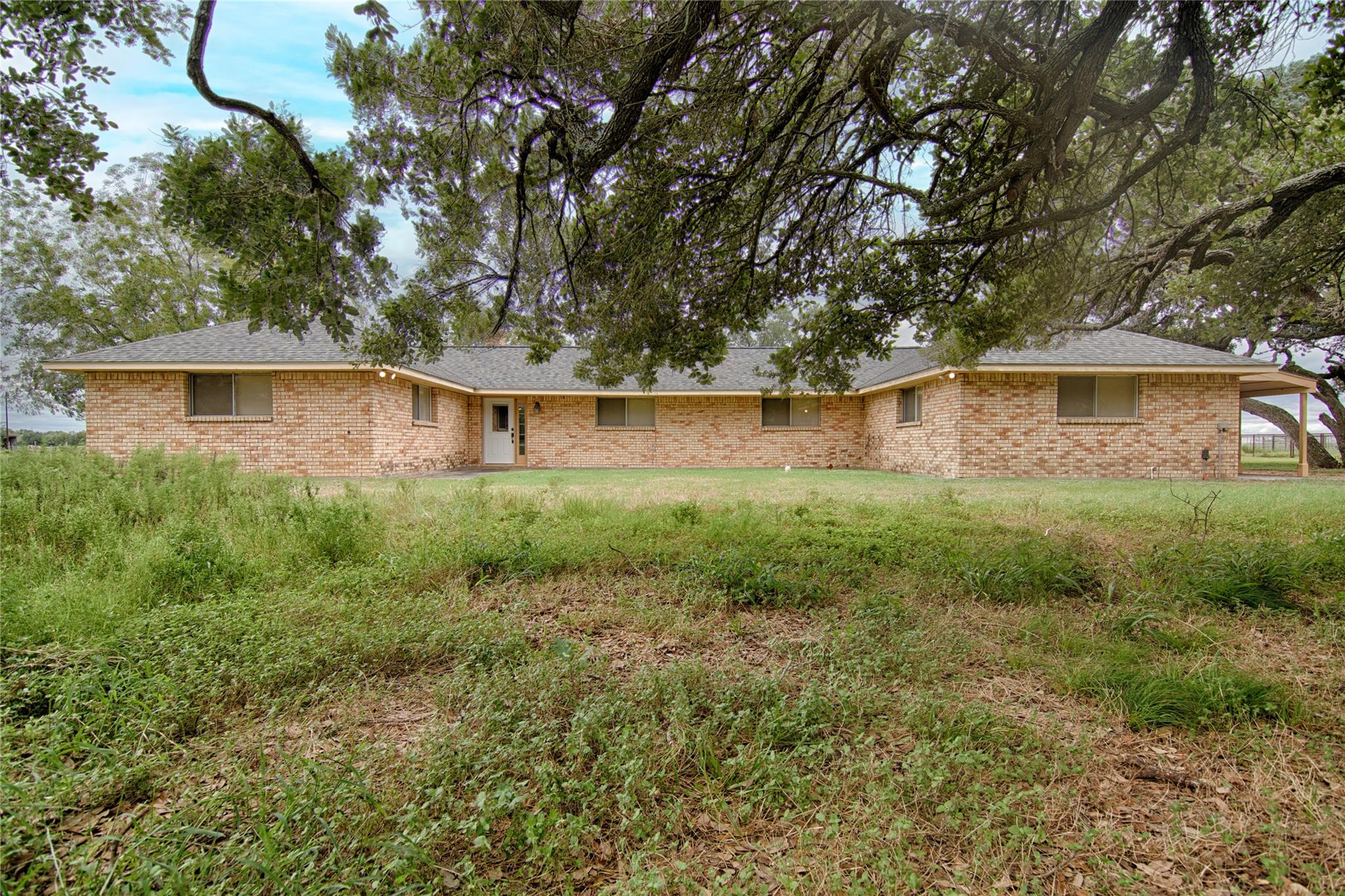 341 CR 233, Hallettsville, TX 77964