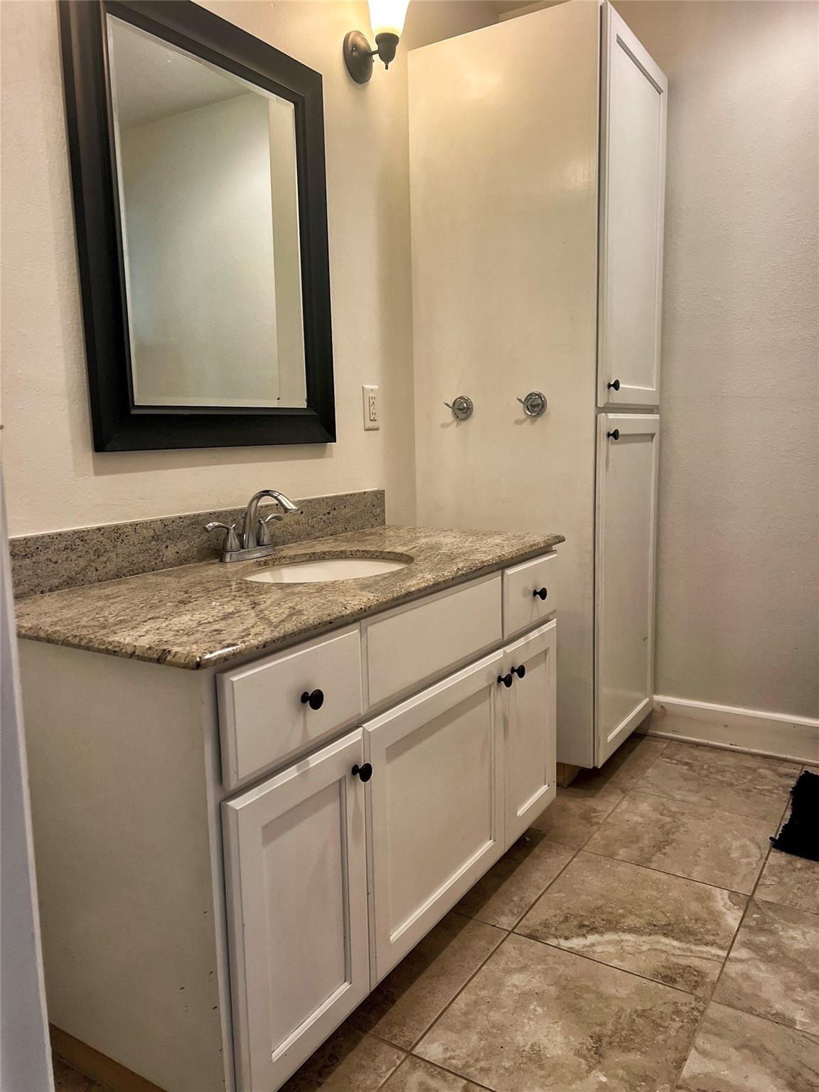 341 CR 233, Hallettsville, TX 77964