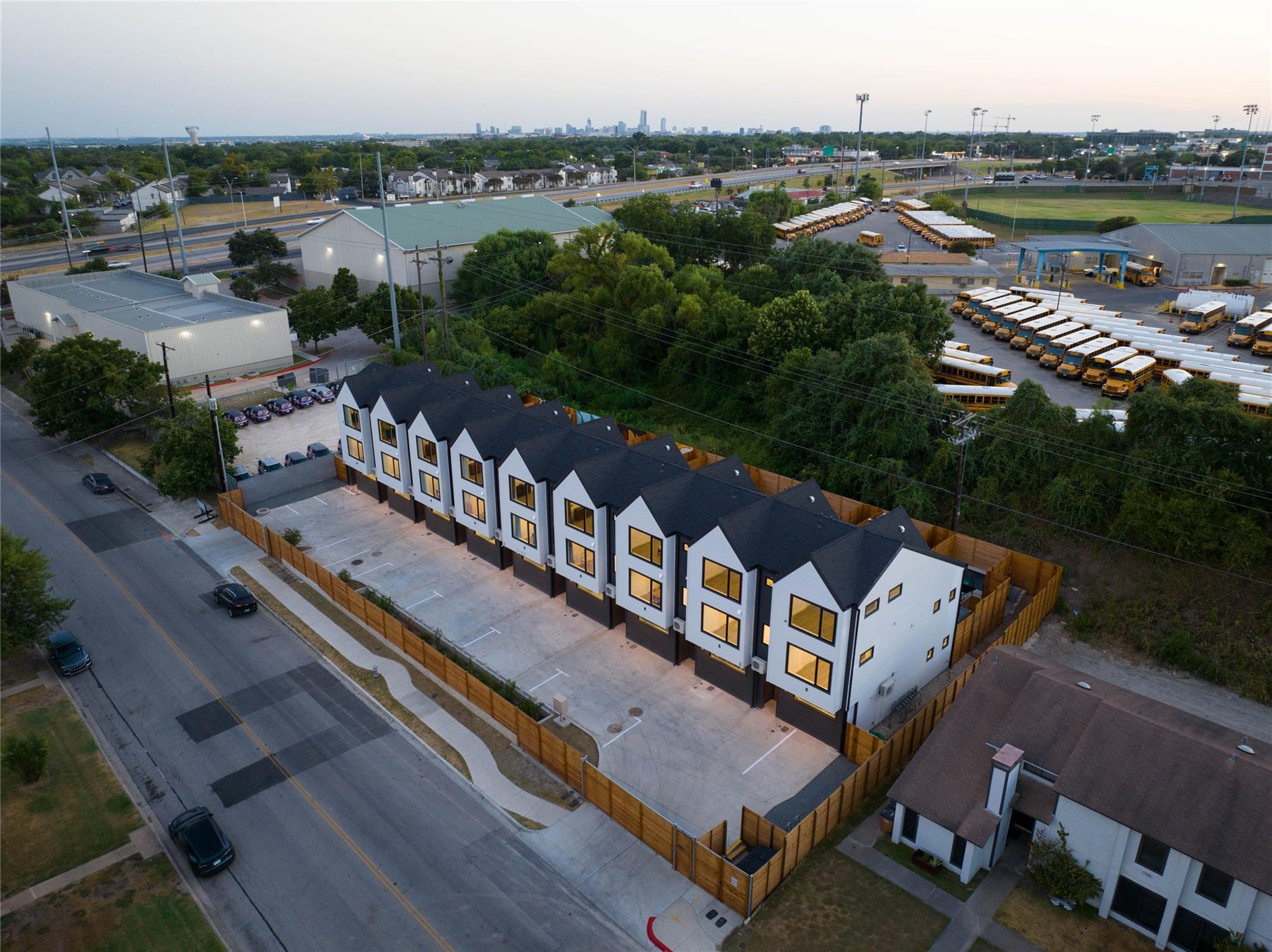 7104 Creekside Dr, Austin, TX 78752