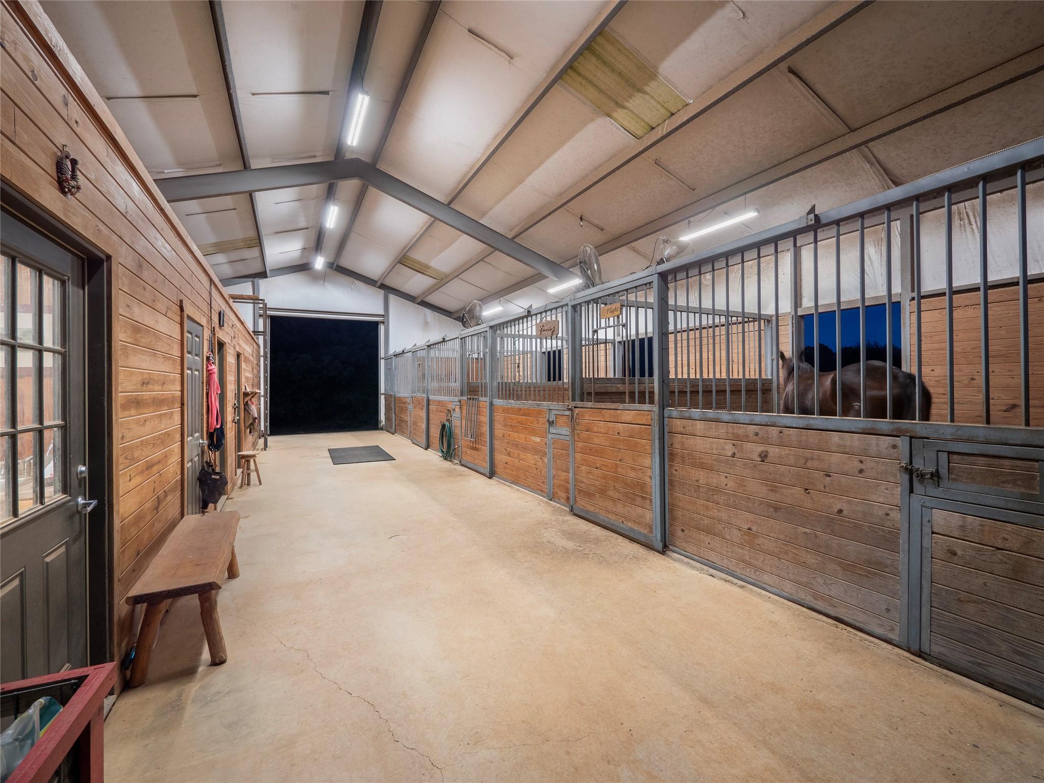 335 La Reata Trl, Smithville, TX 78957