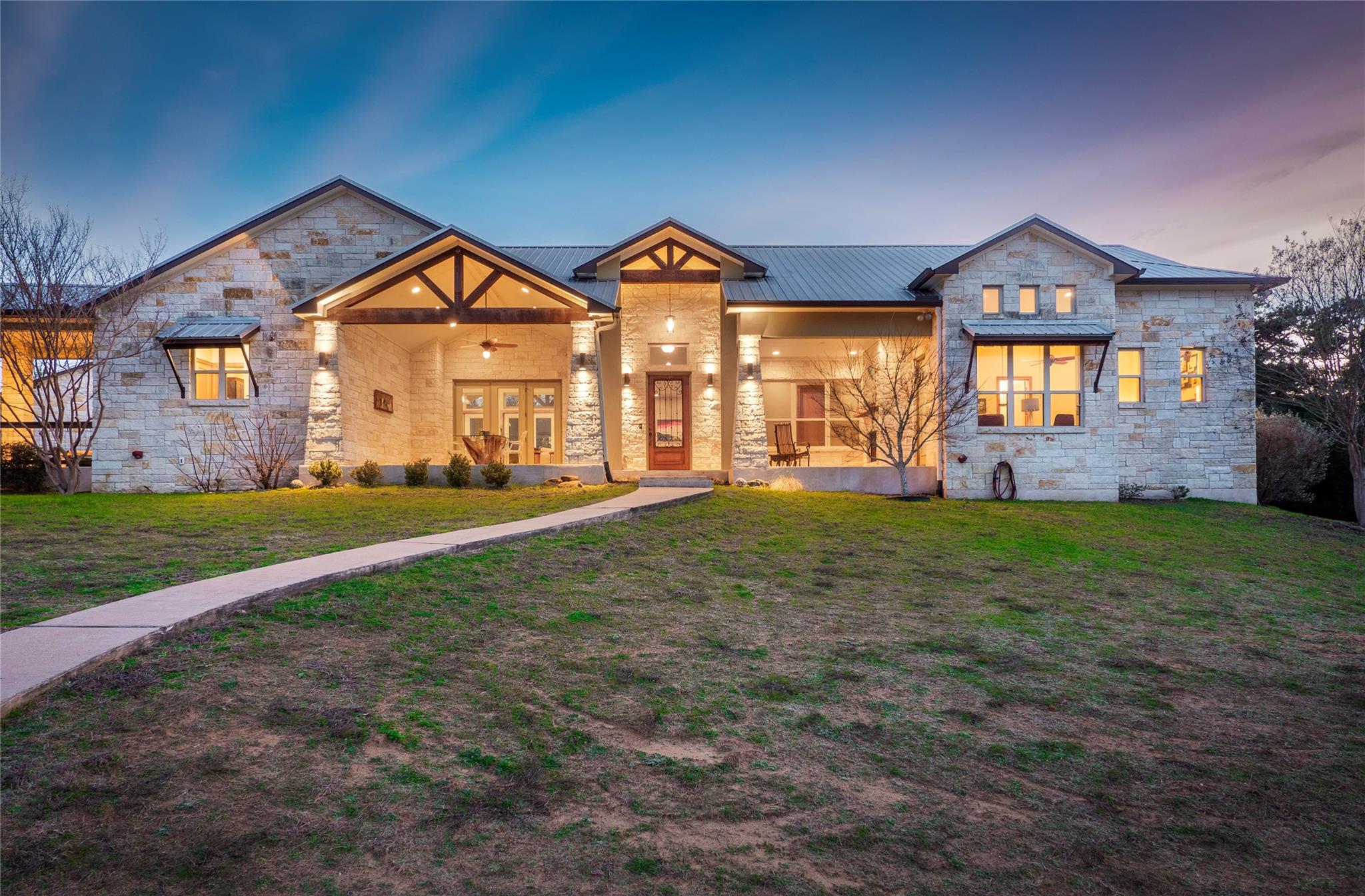 335 La Reata Trl, Smithville, TX 78957