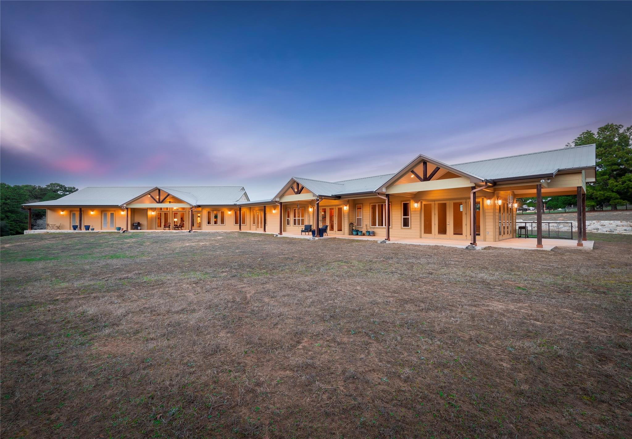 335 La Reata Trl, Smithville, TX 78957