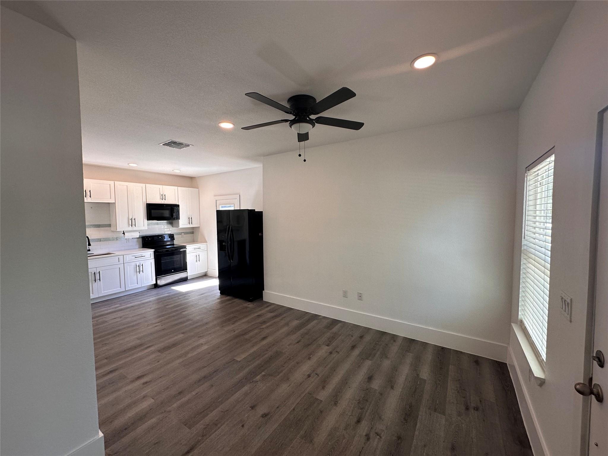 720 Neches St, Lockhart, TX 78644