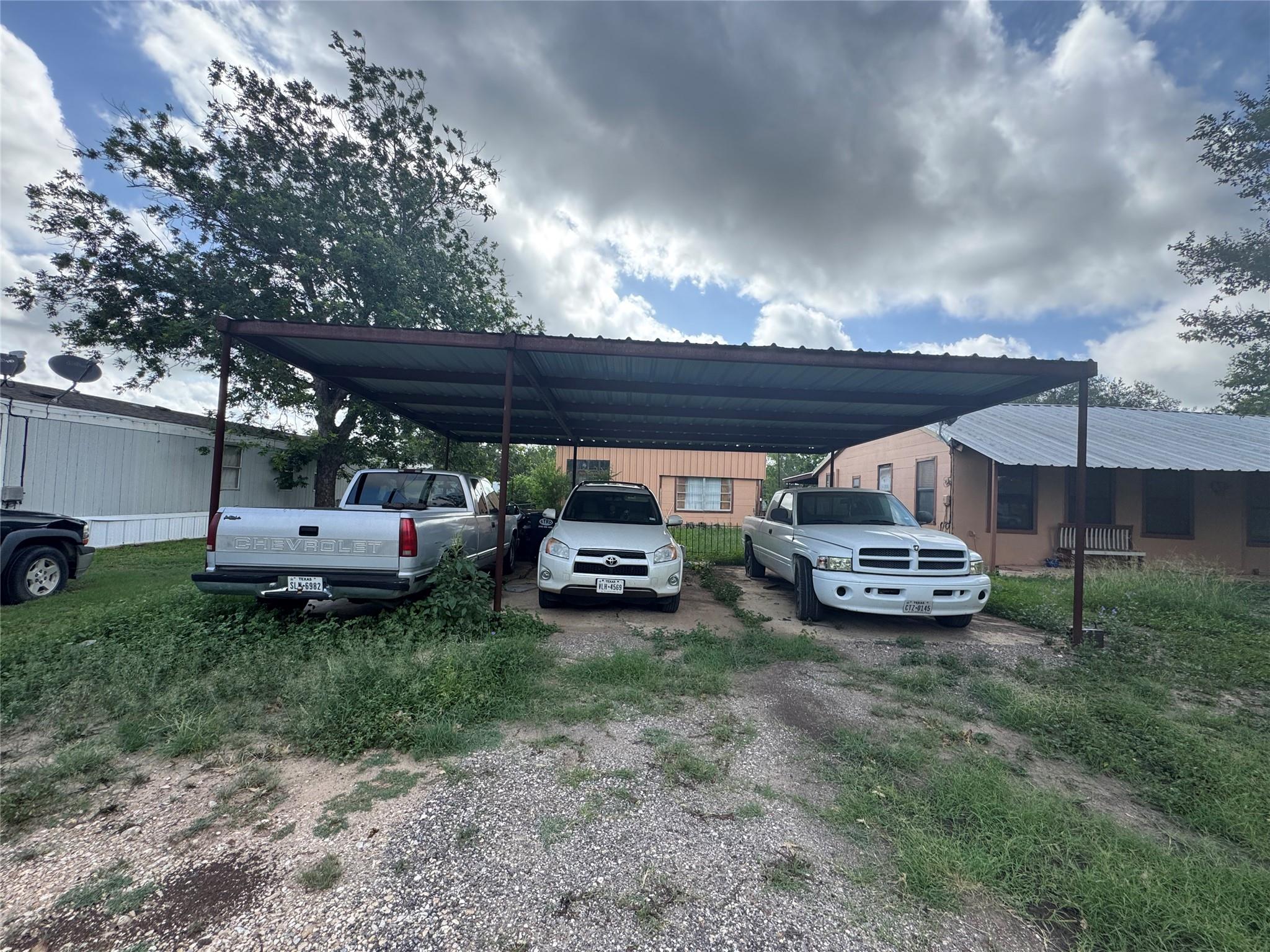 2109 Castro Ave, Hondo, TX 78861