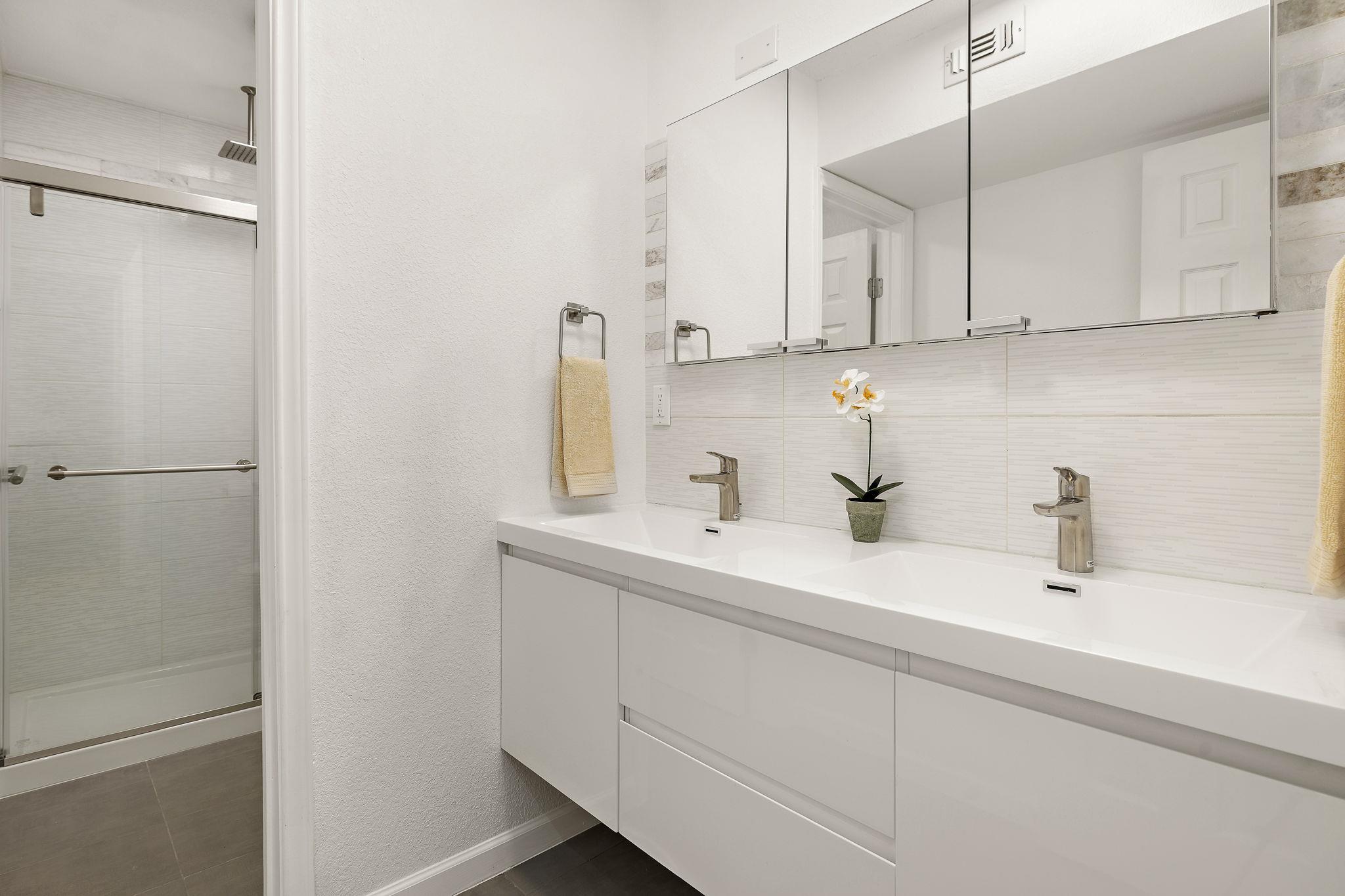 3431 North Hills Dr # 102, Austin, TX 78731