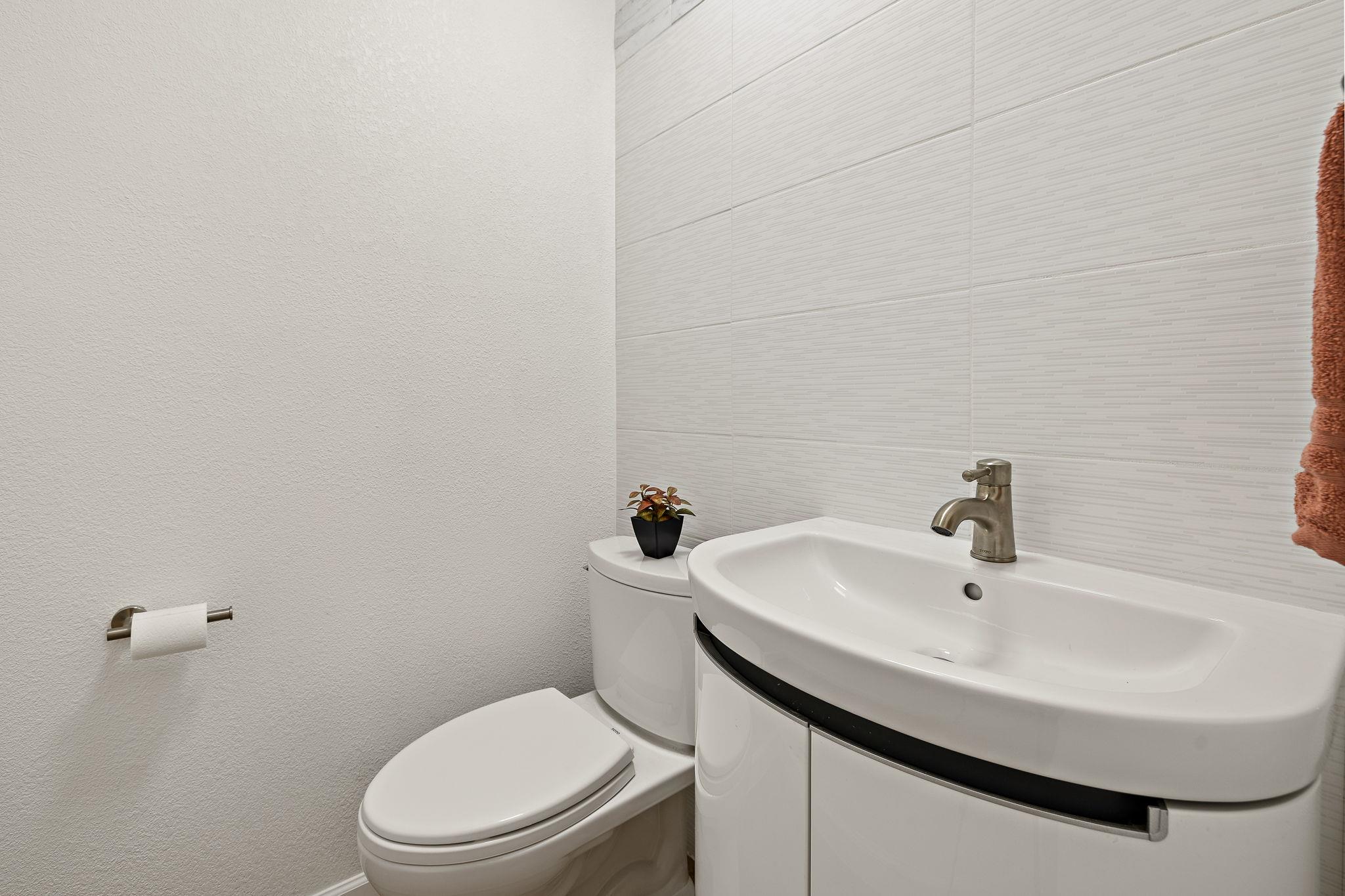 3431 North Hills Dr # 102, Austin, TX 78731