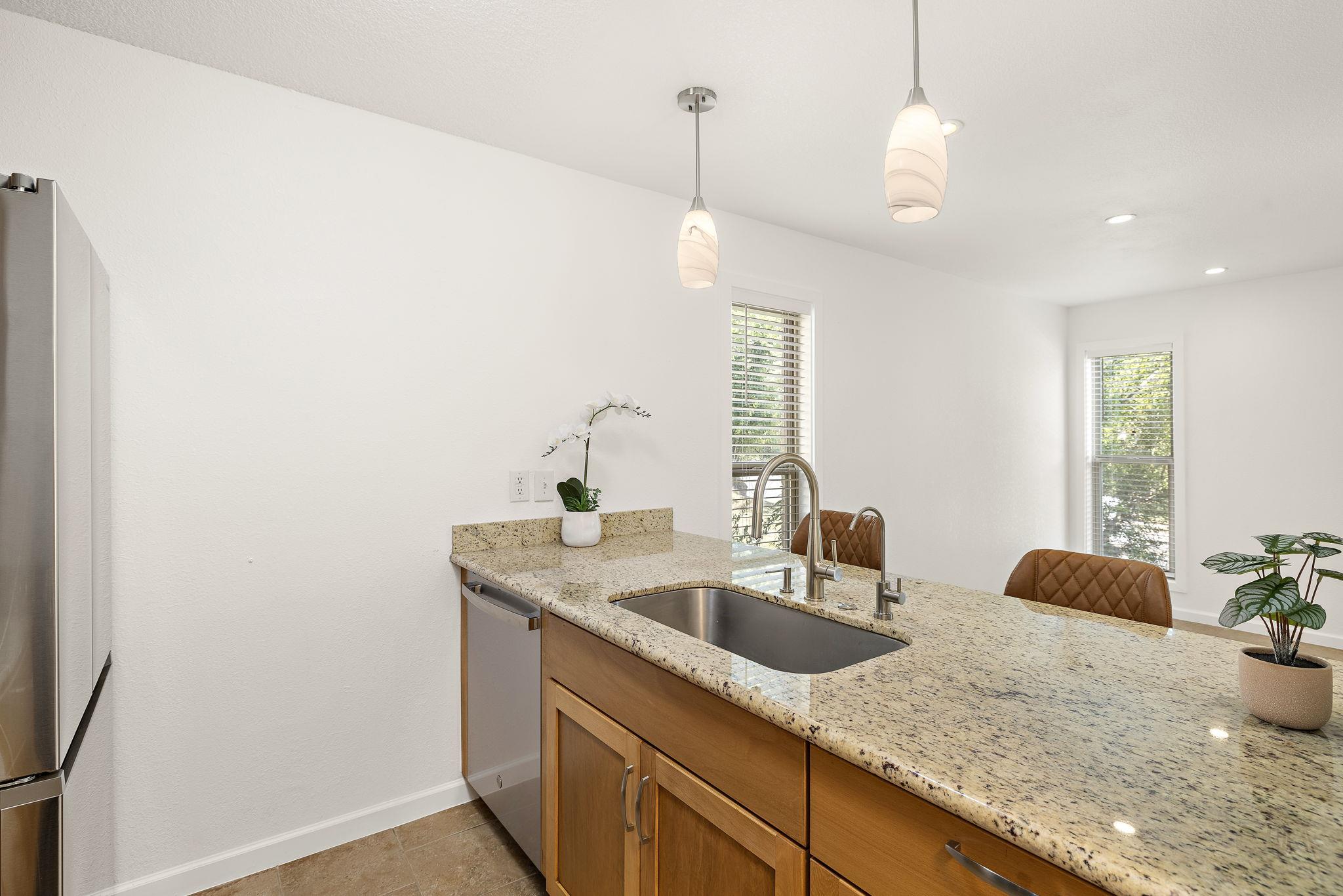 3431 North Hills Dr # 102, Austin, TX 78731