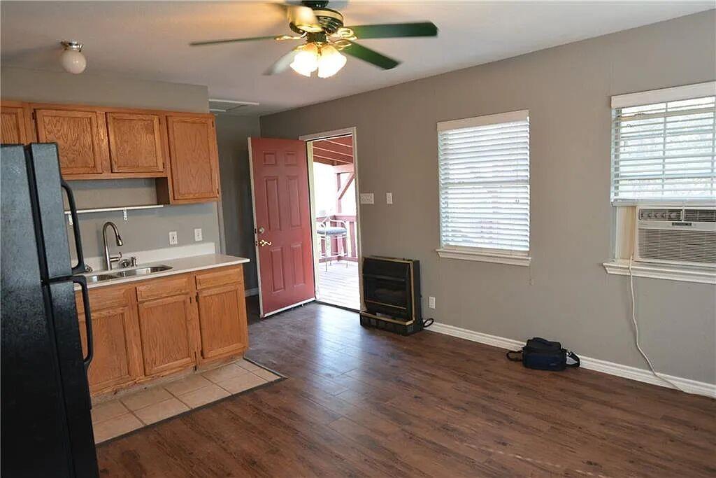 7705 Debbie Dr # B, Volente, TX 78641