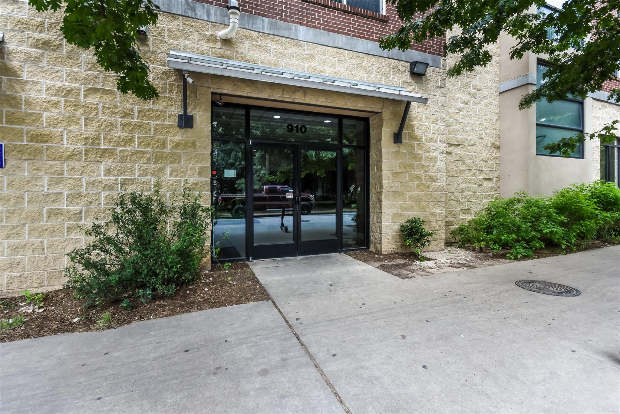 910 W 25th St # 503, Austin, TX 78705