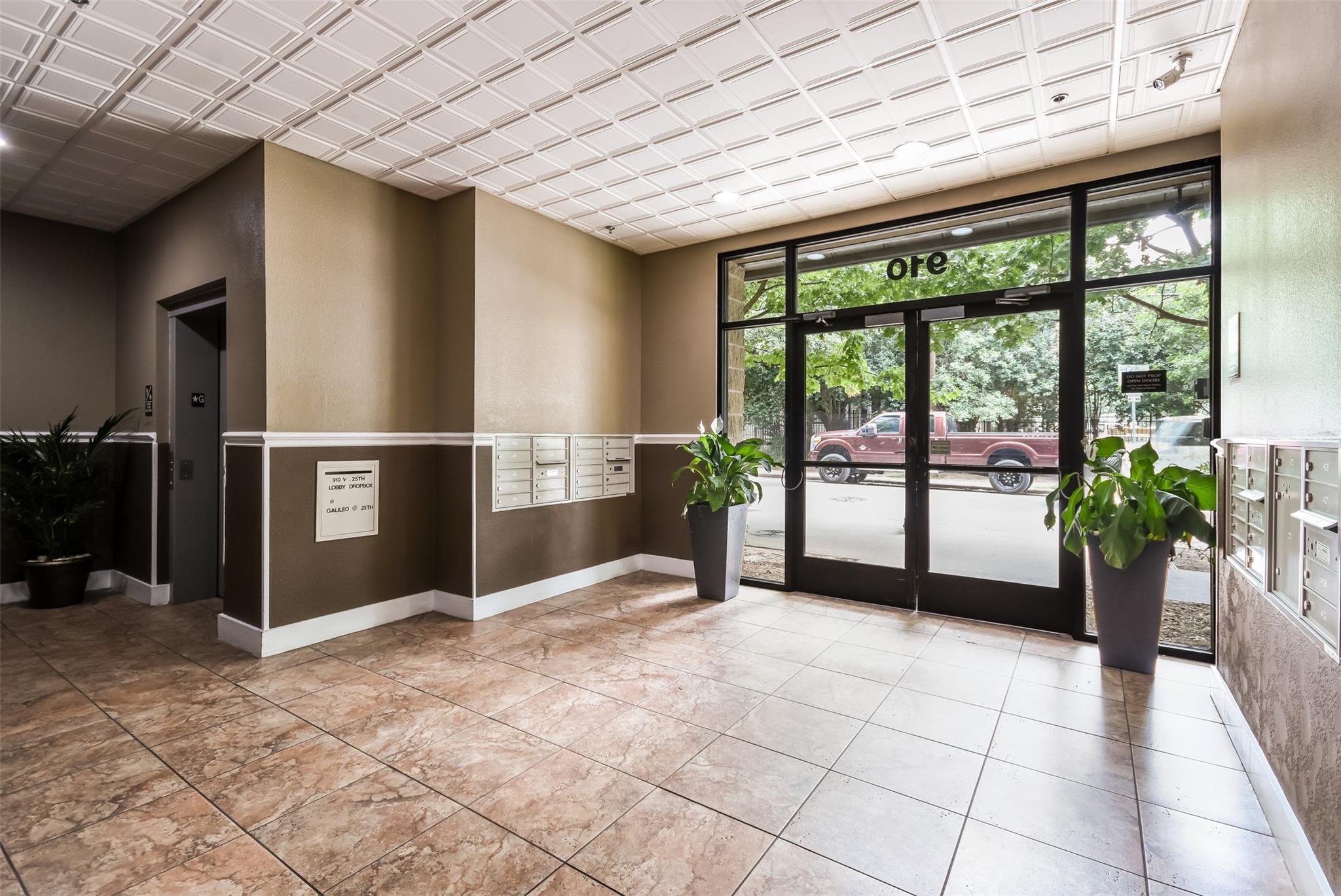 910 W 25th St # 503, Austin, TX 78705