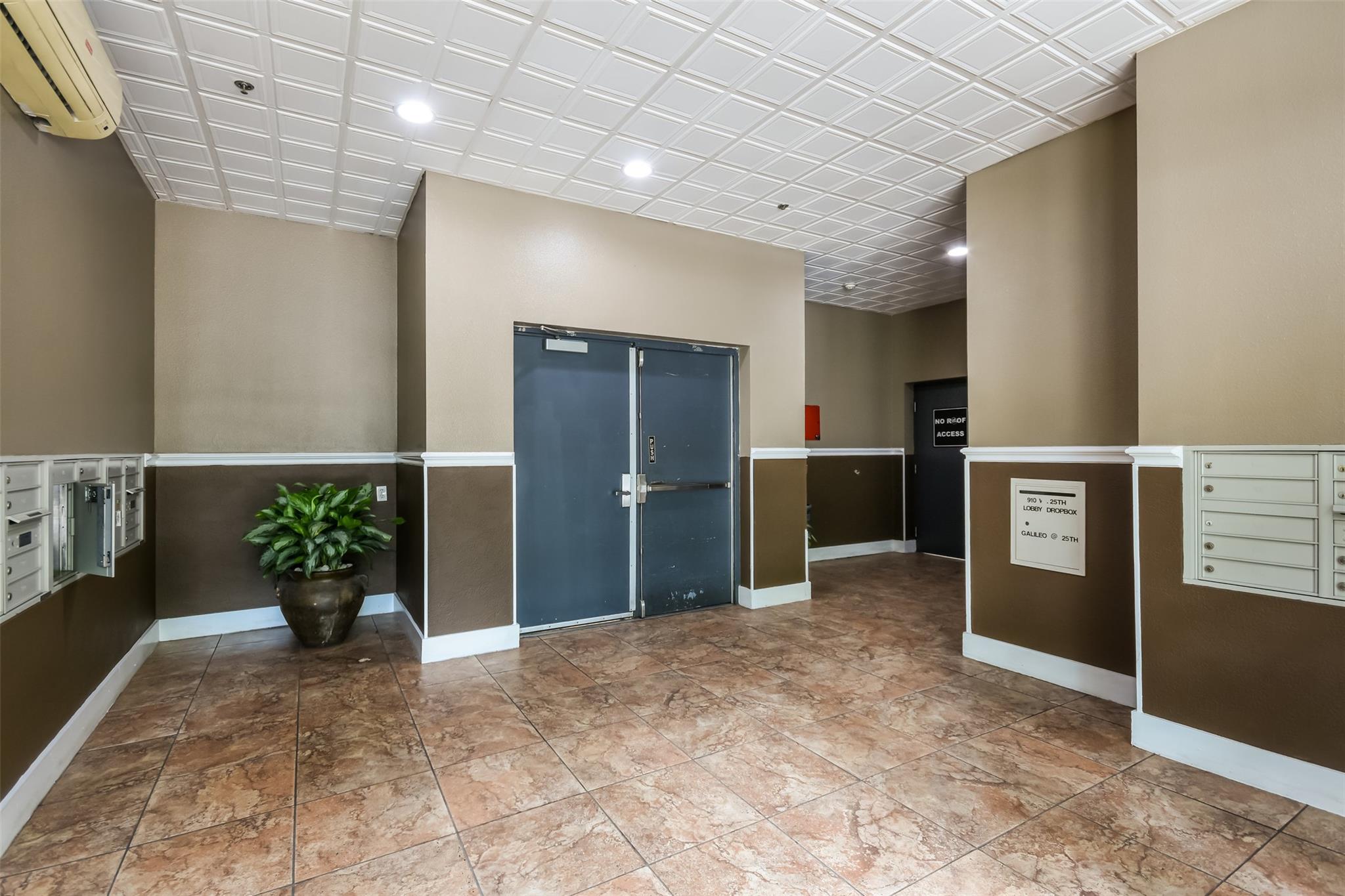 910 W 25th St # 503, Austin, TX 78705