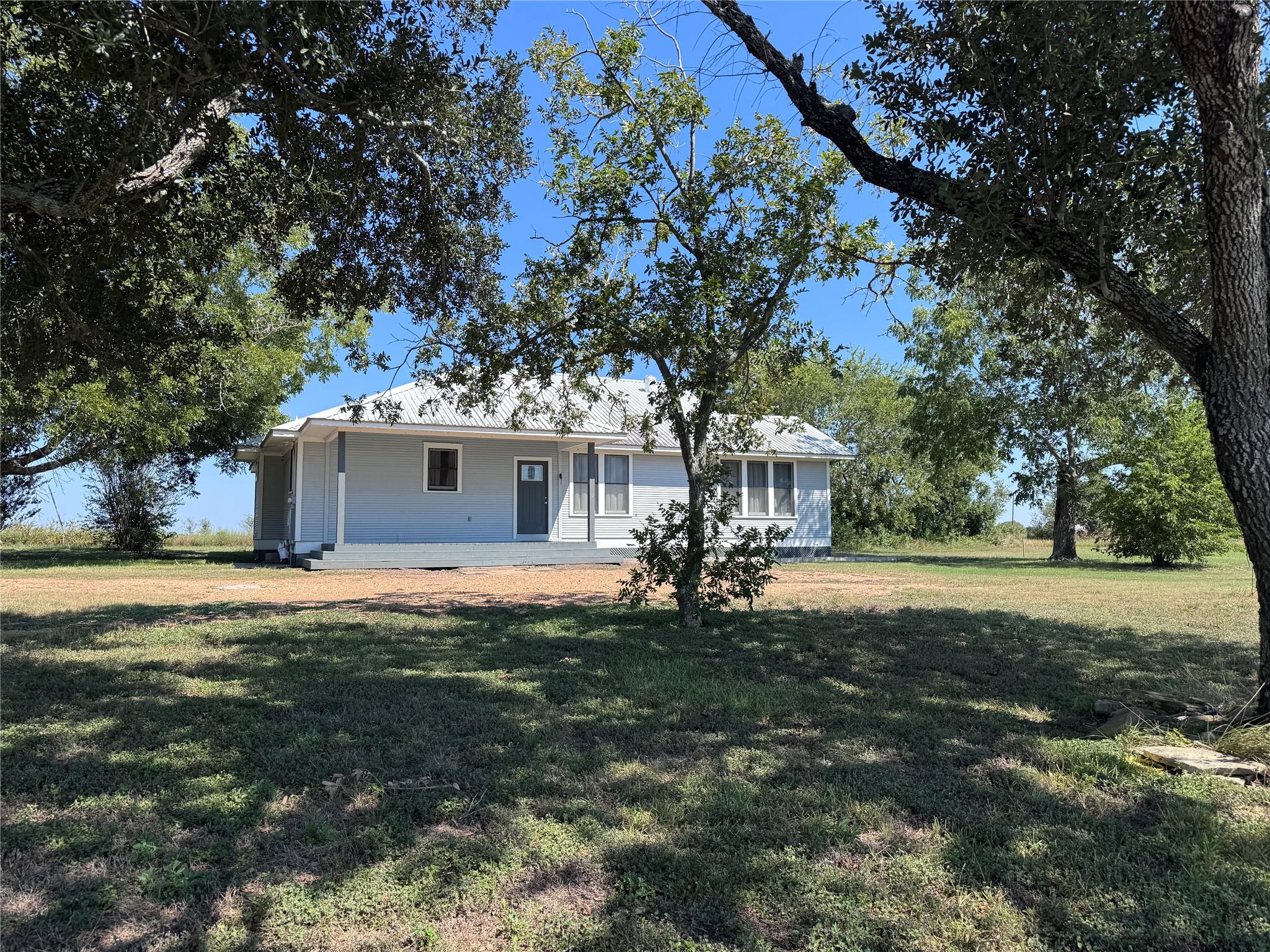 939 Knape Rd, La Grange, TX 78945