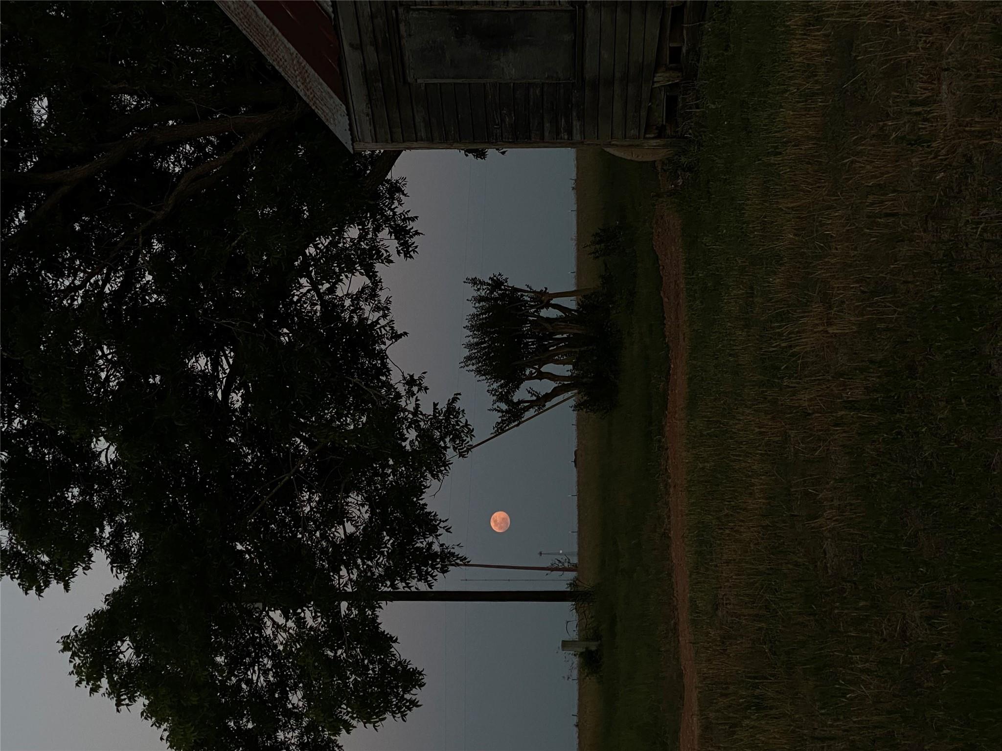 939 Knape Rd, La Grange, TX 78945