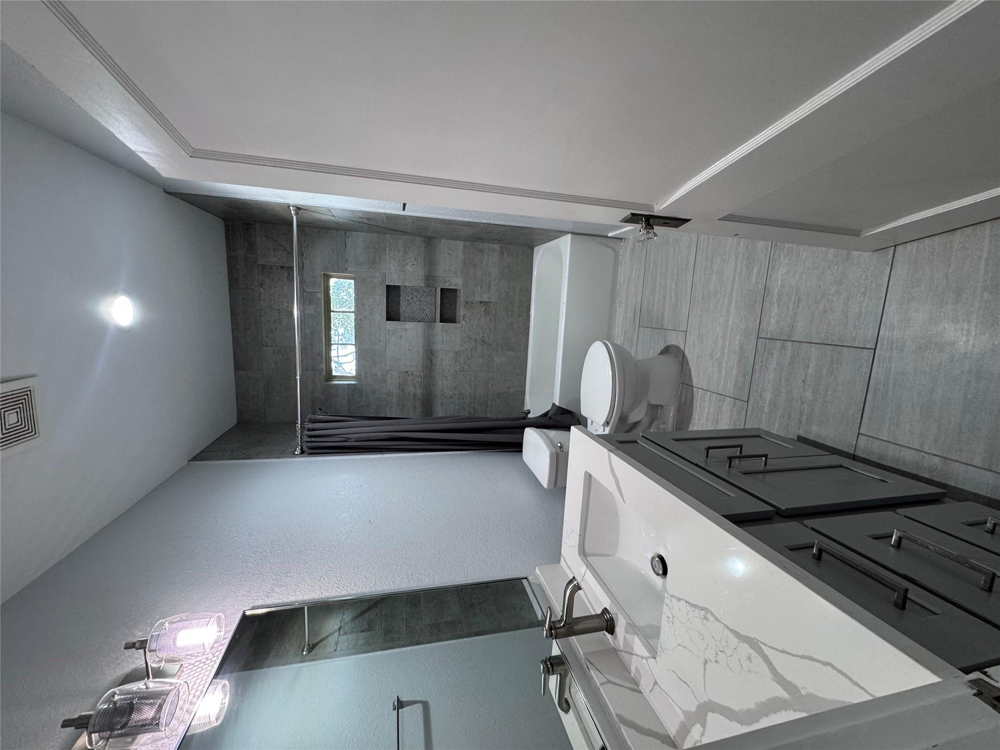 939 Knape Rd, La Grange, TX 78945