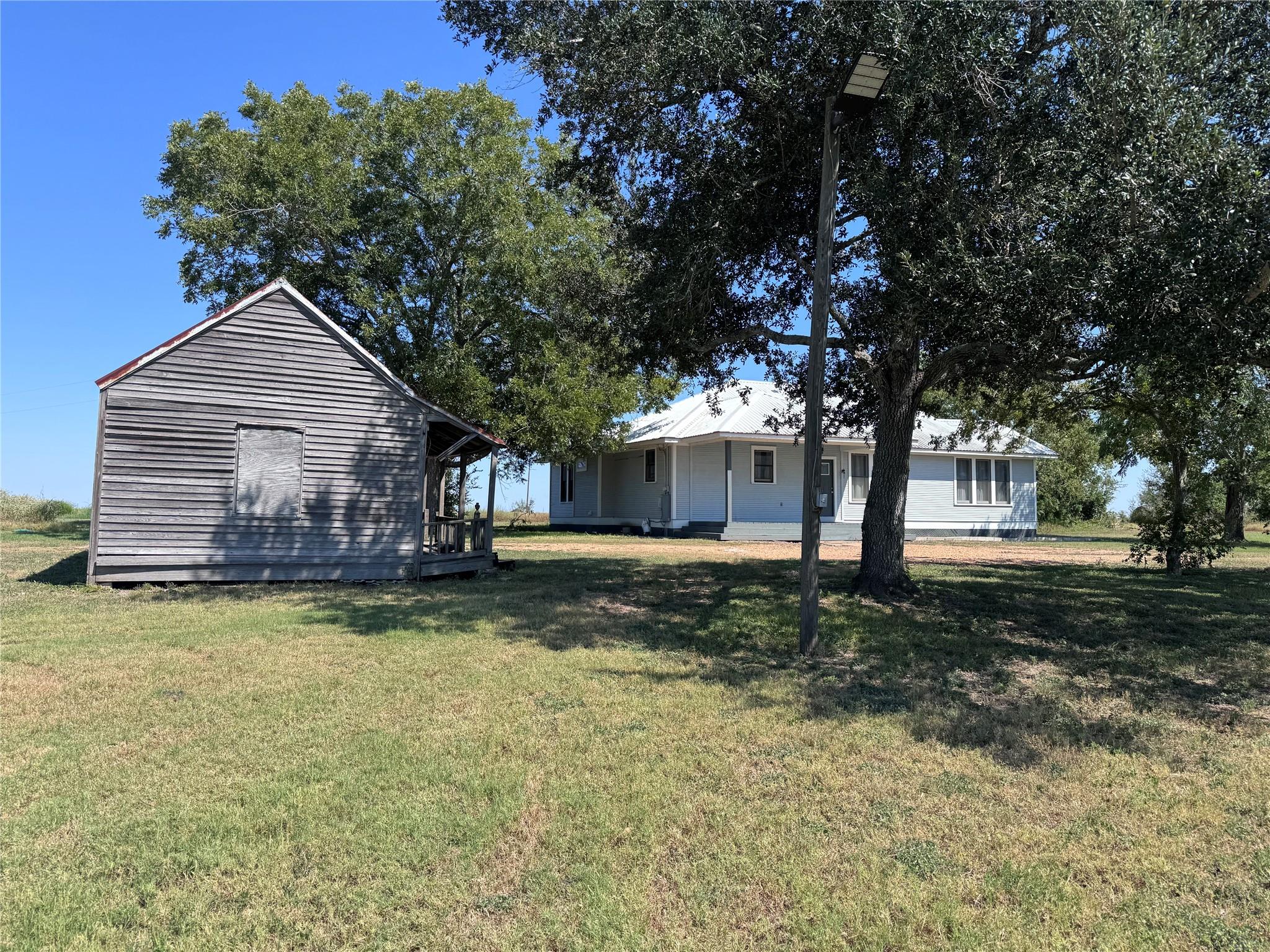 939 Knape Rd, La Grange, TX 78945