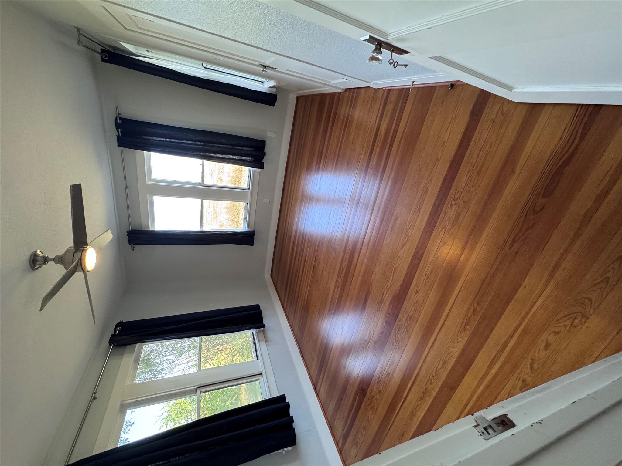 939 Knape Rd, La Grange, TX 78945