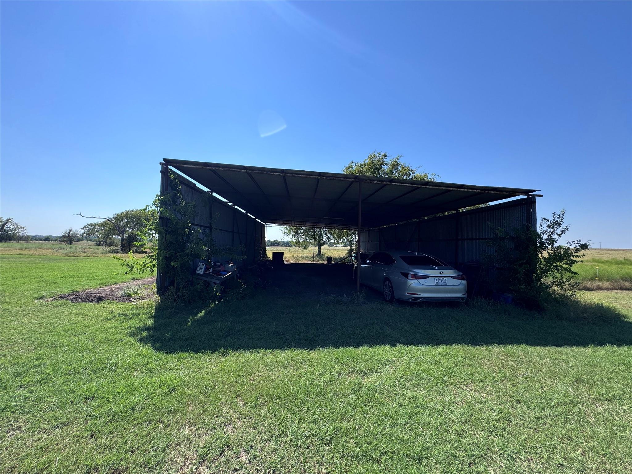 939 Knape Rd, La Grange, TX 78945