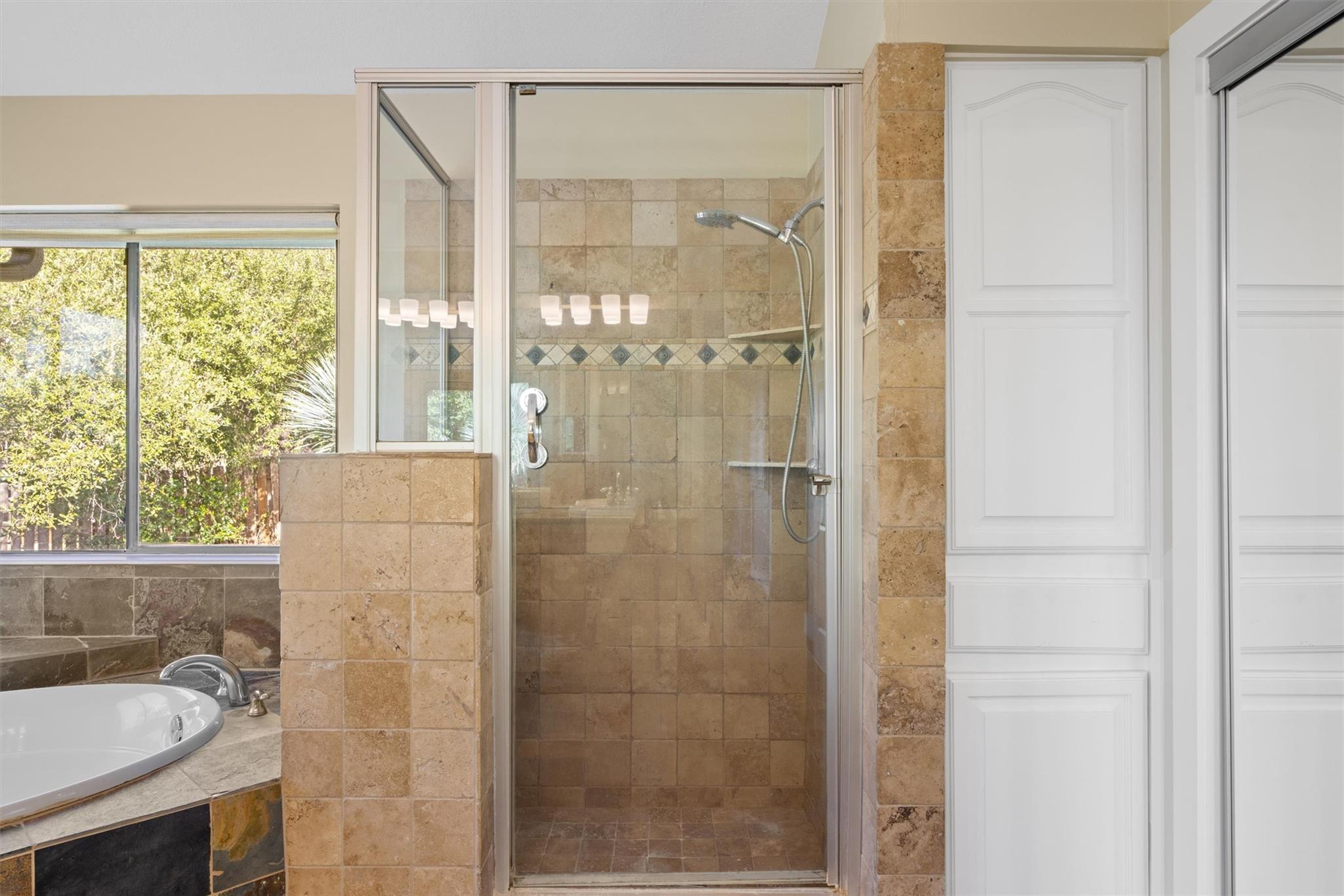 108 Schooner Dr, Lakeway, TX 78738