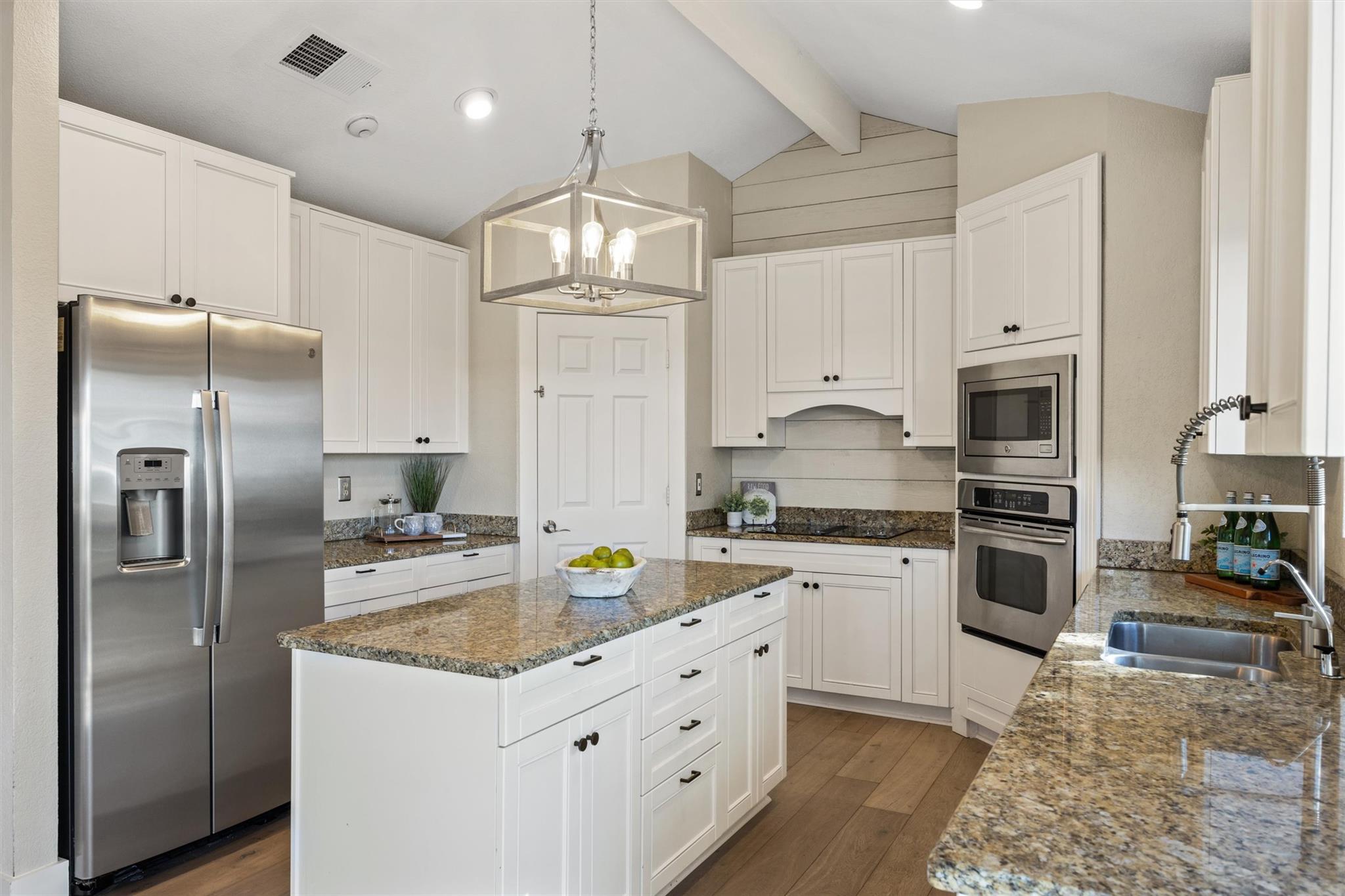 108 Schooner Dr, Lakeway, TX 78738