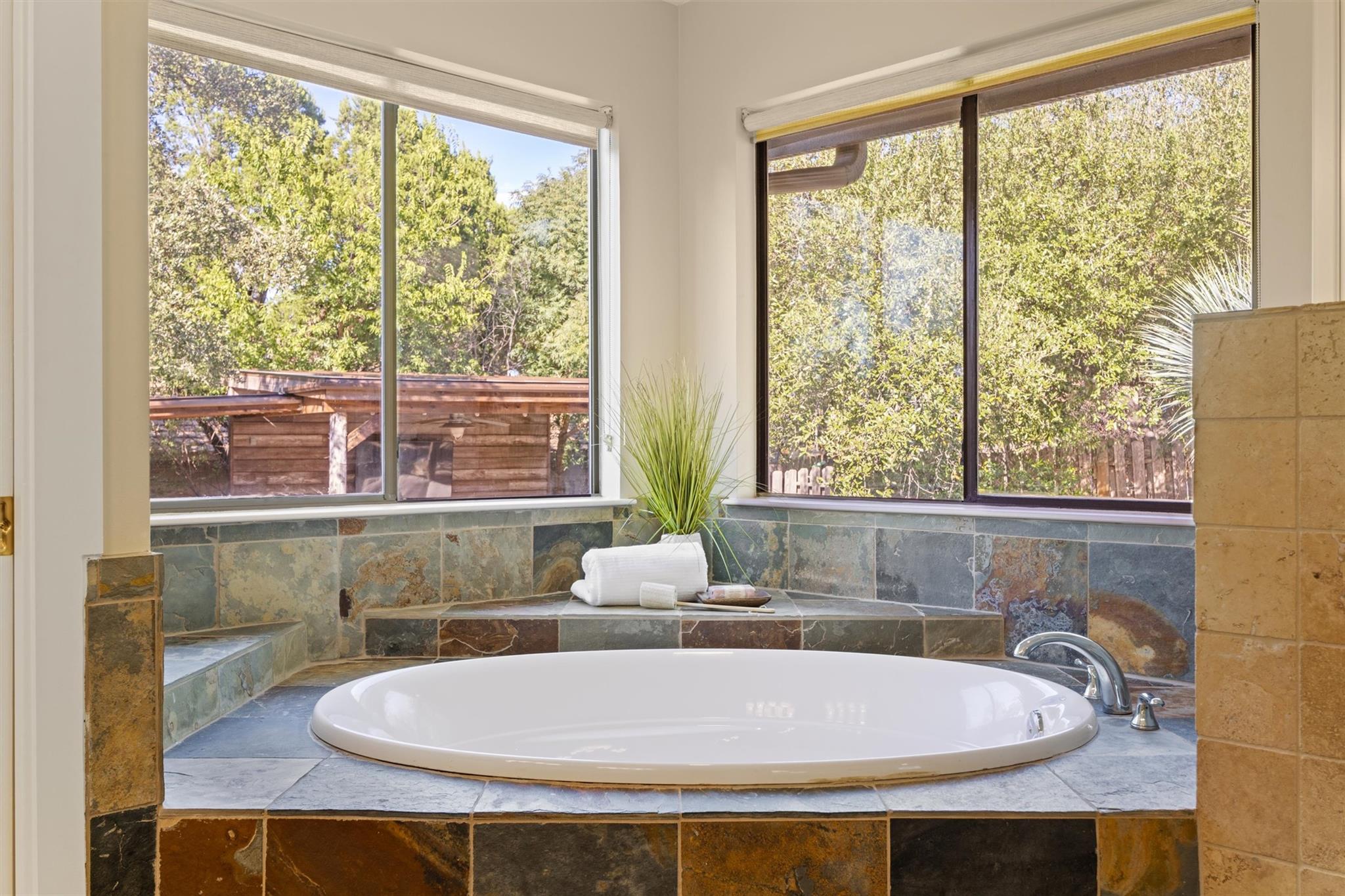 108 Schooner Dr, Lakeway, TX 78738