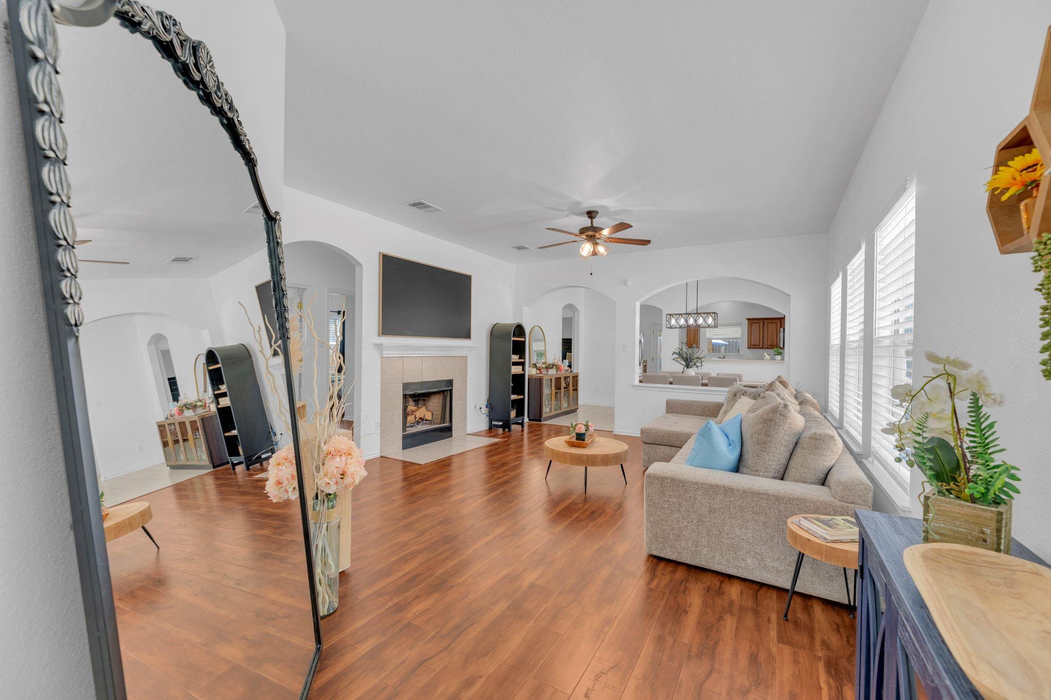 8901 Meridian Oak Ln, Austin, TX 78744
