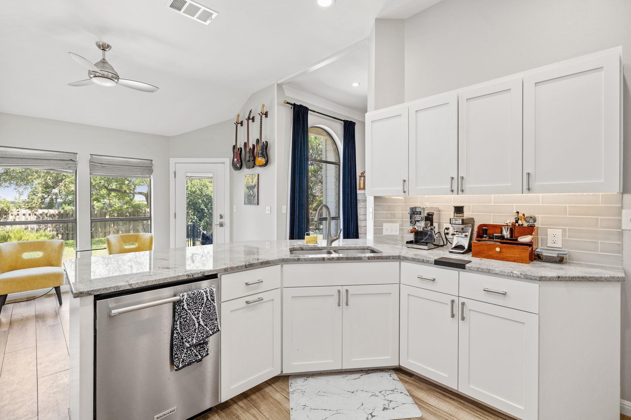 103 Ajuga Ct, Lakeway, TX 78734