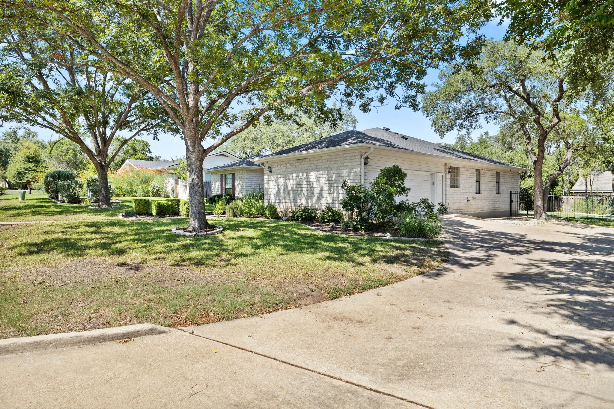 103 Ajuga Ct, Lakeway, TX 78734