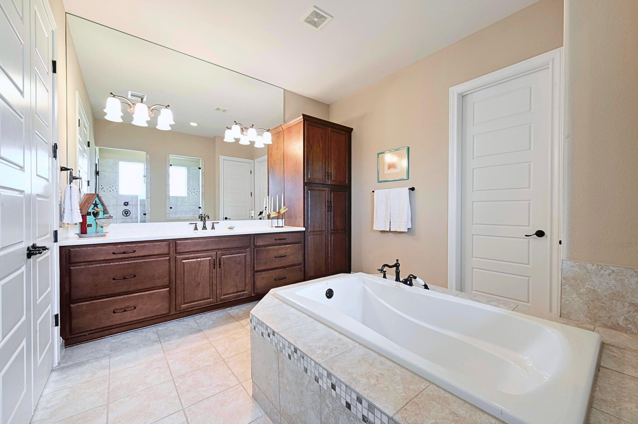 114 Hazelnut Ct, Driftwood, TX 78619