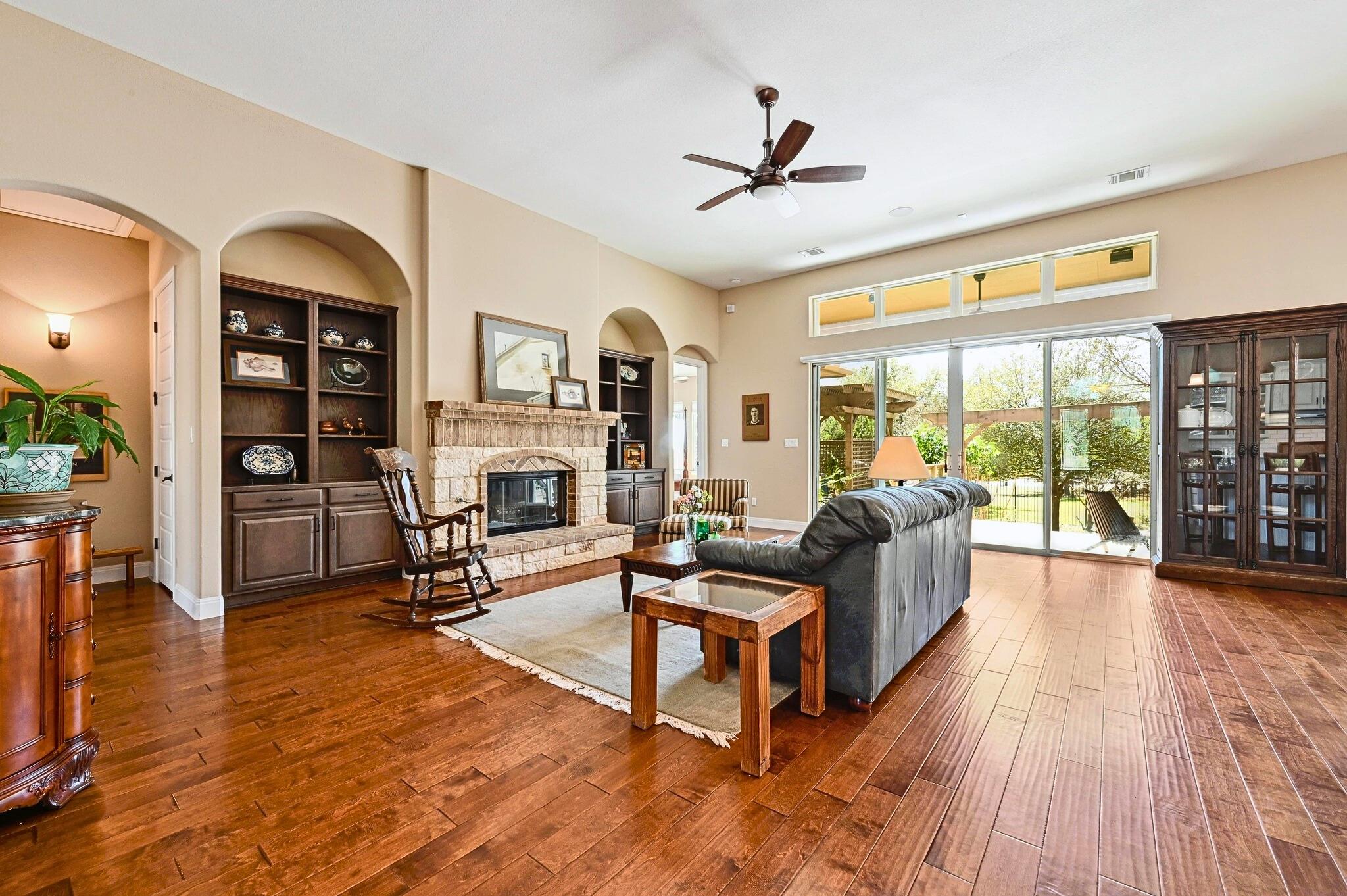 114 Hazelnut Ct, Driftwood, TX 78619