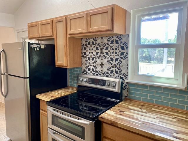 403 Kruse Loop, Lakehills, TX 78063