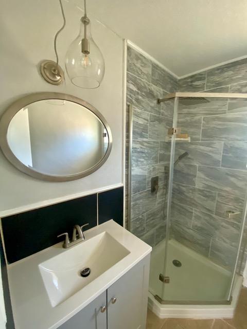 403 Kruse Loop, Lakehills, TX 78063