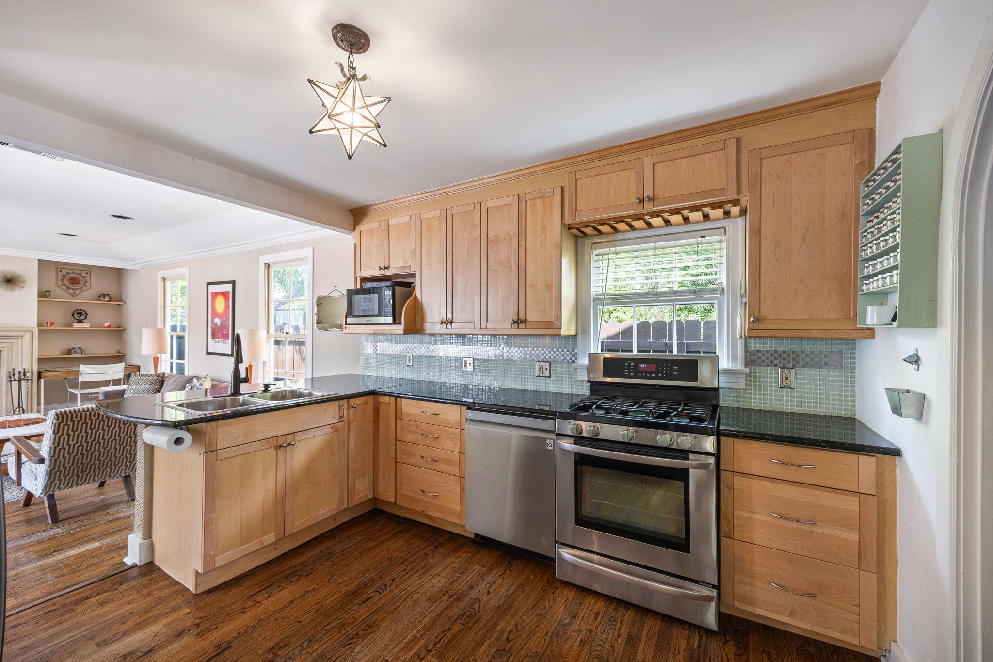 305 E 50th St, Austin, TX 78751