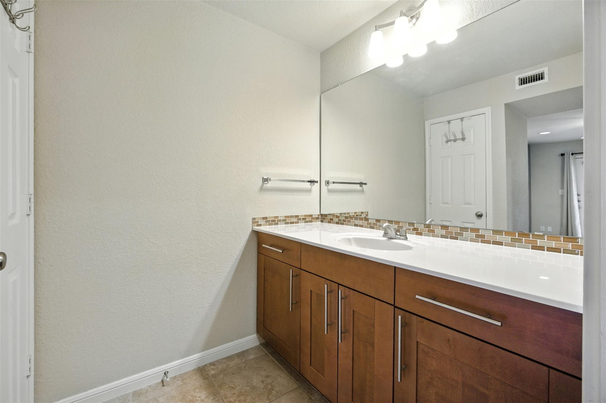 7685 Northcross Dr # 1028, Austin, TX 78757