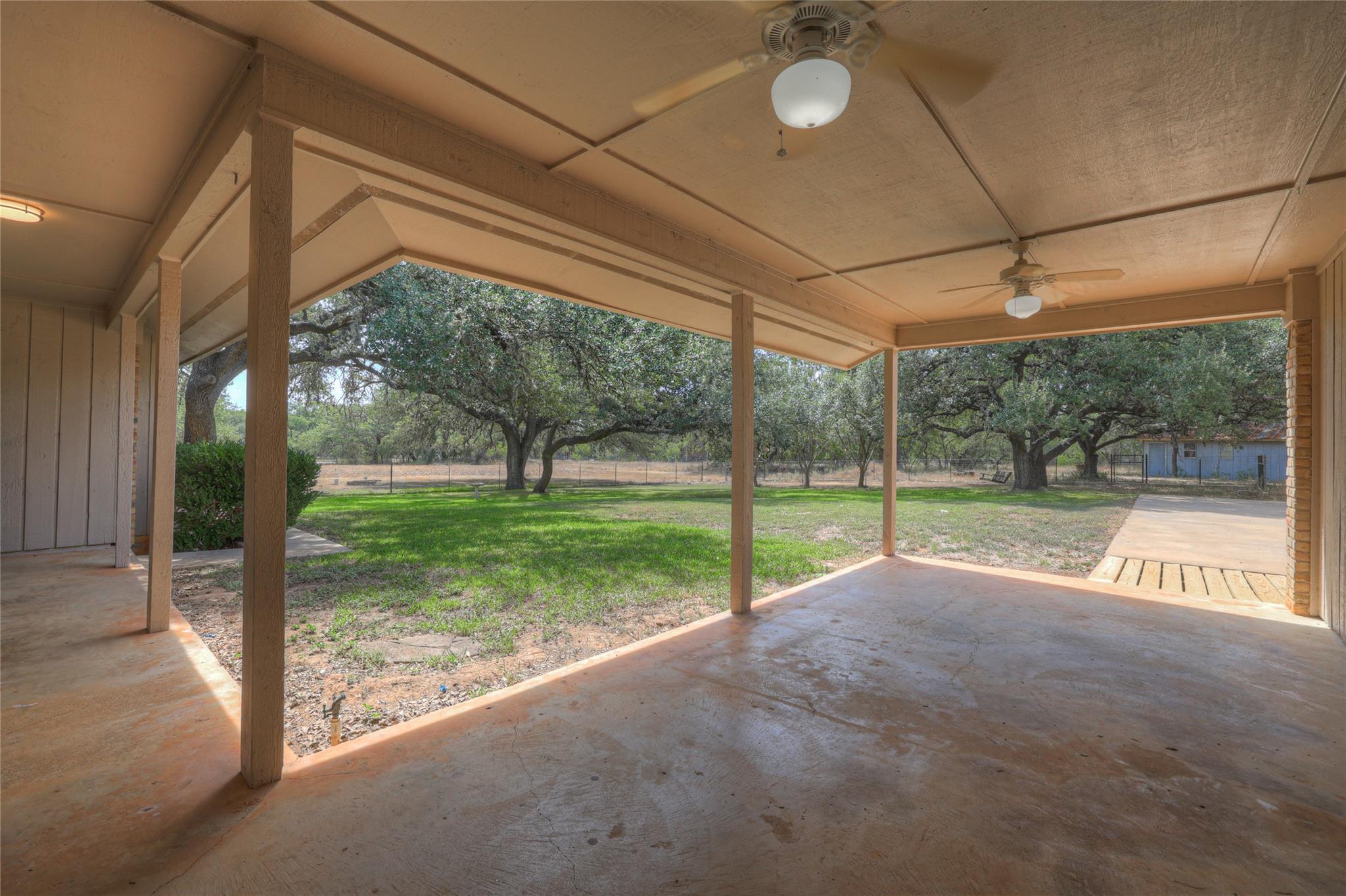 909 Palomino Ln, San Marcos, TX 78666