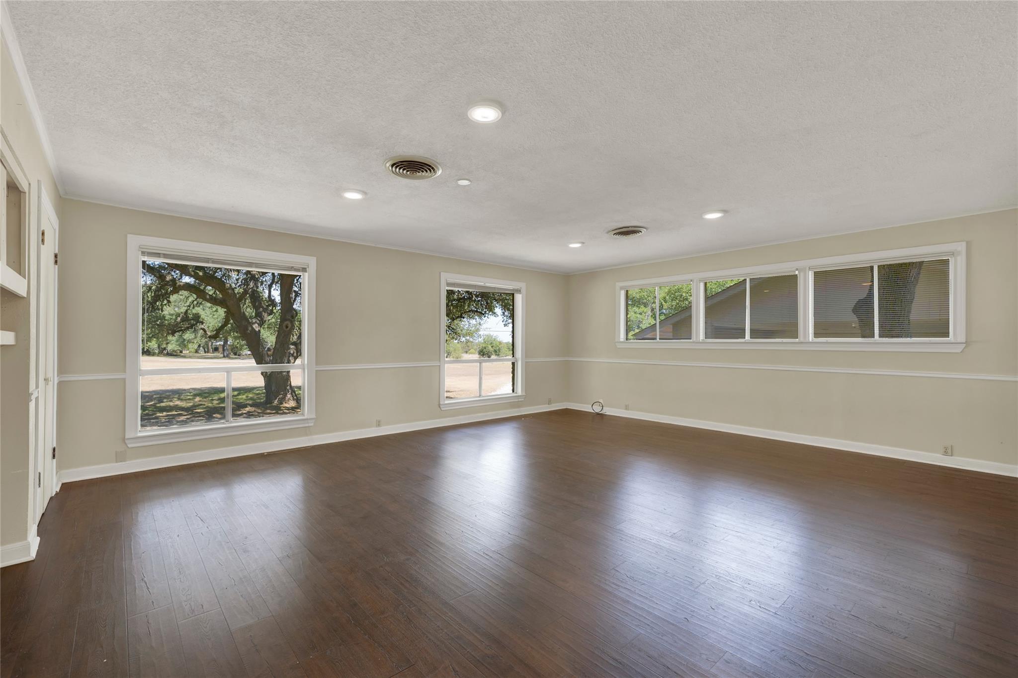 909 Palomino Ln, San Marcos, TX 78666