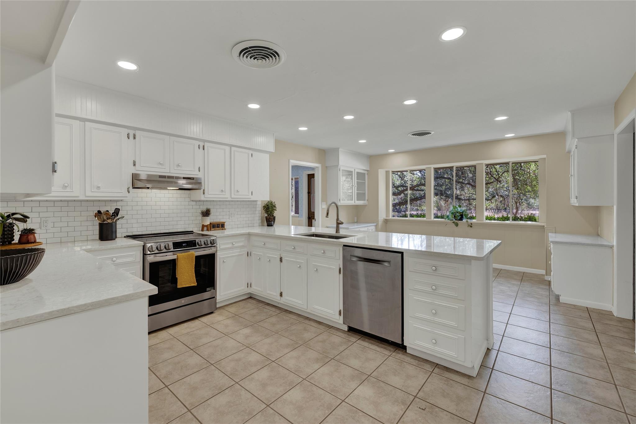 909 Palomino Ln, San Marcos, TX 78666