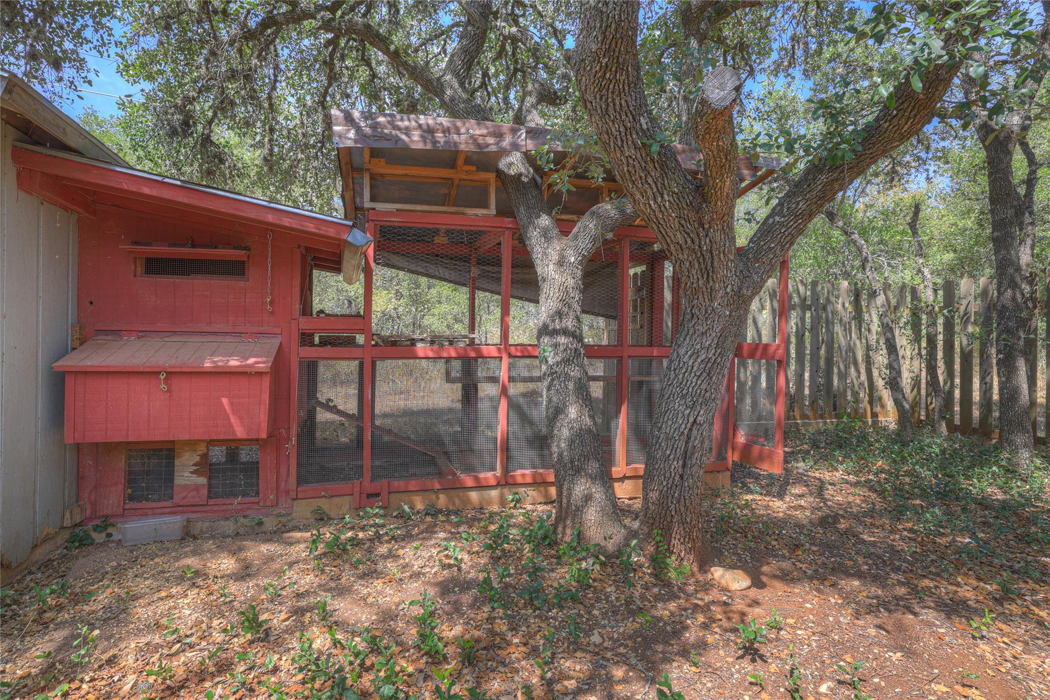 909 Palomino Ln, San Marcos, TX 78666