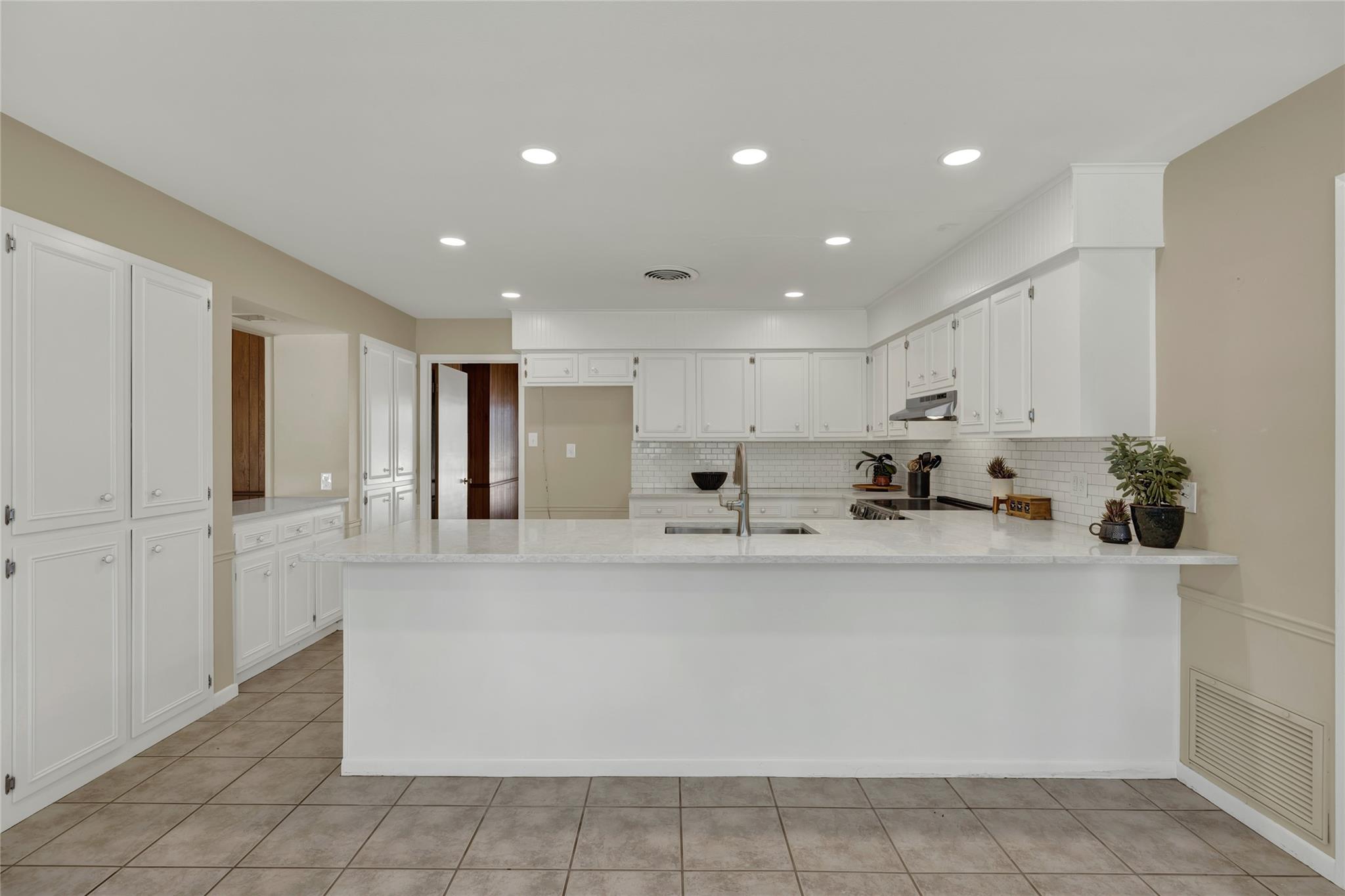 909 Palomino Ln, San Marcos, TX 78666