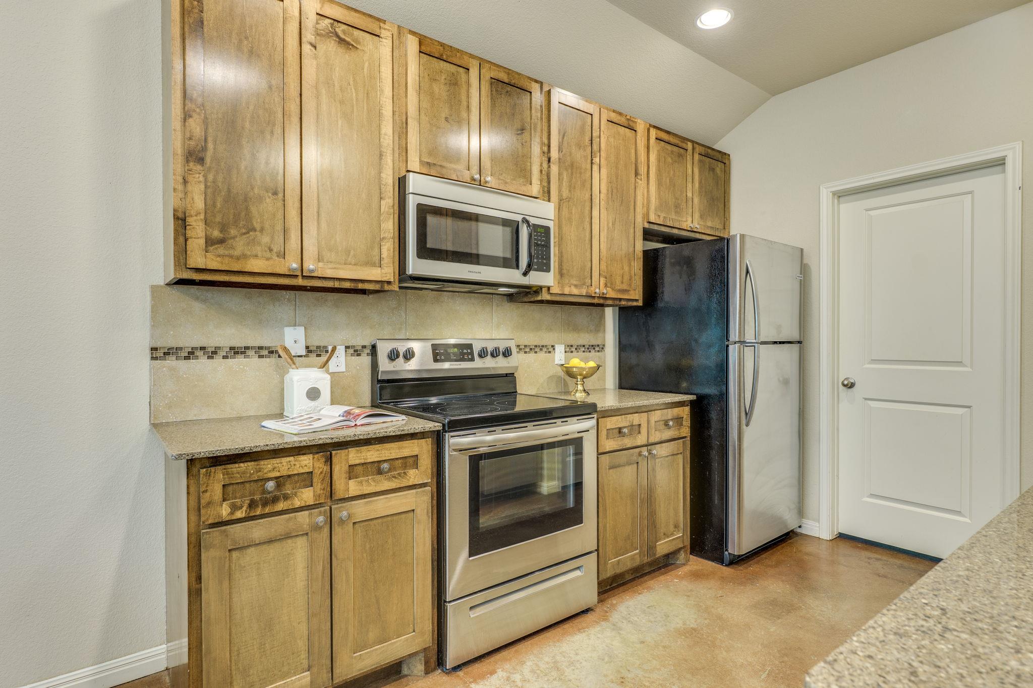 37 Pleasant Valley Rd, Wimberley, TX 78676