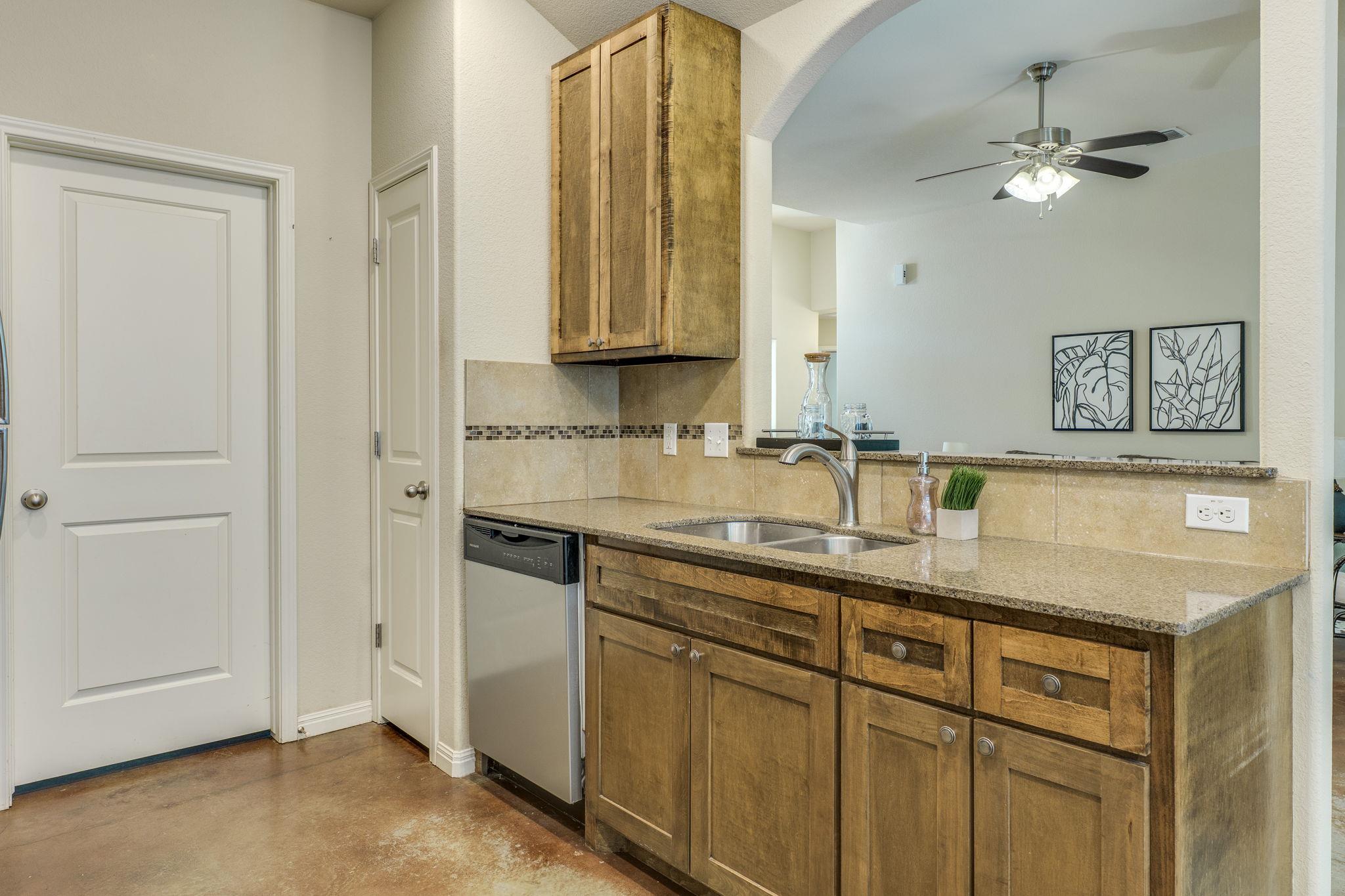 37 Pleasant Valley Rd, Wimberley, TX 78676