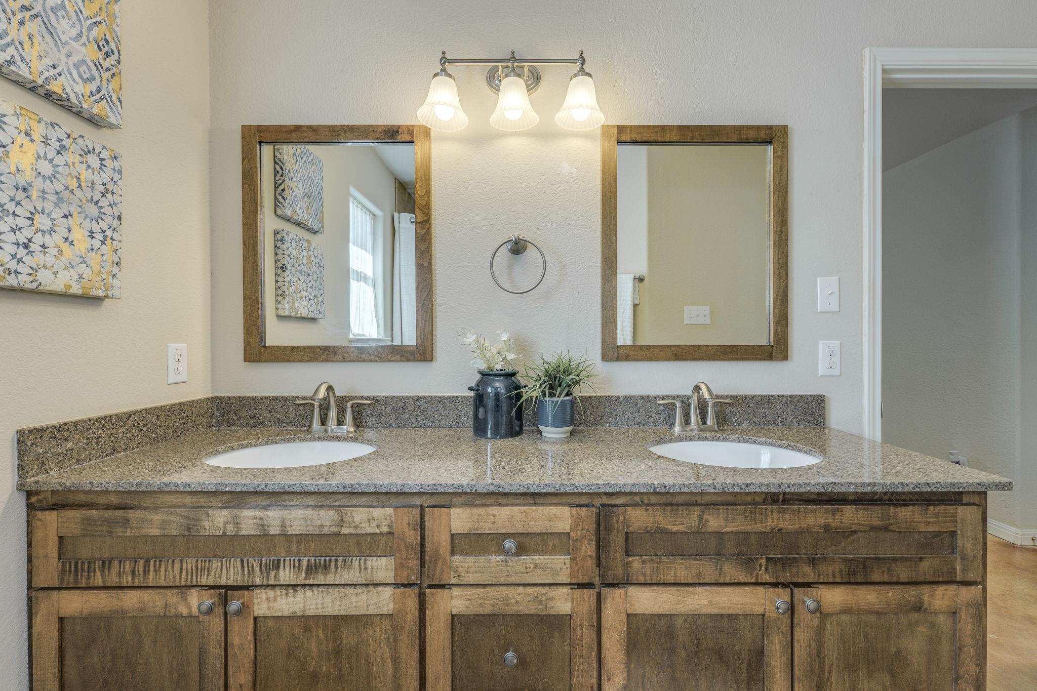 37 Pleasant Valley Rd, Wimberley, TX 78676