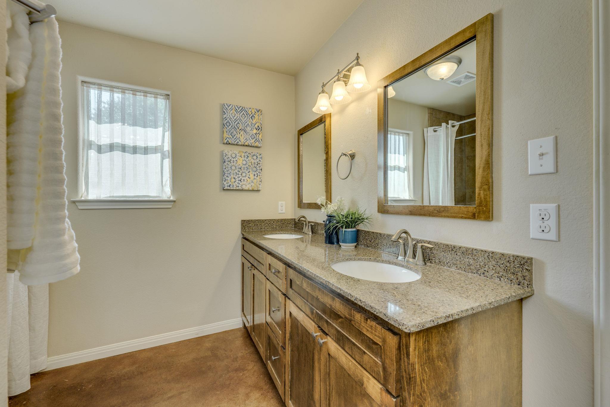 37 Pleasant Valley Rd, Wimberley, TX 78676