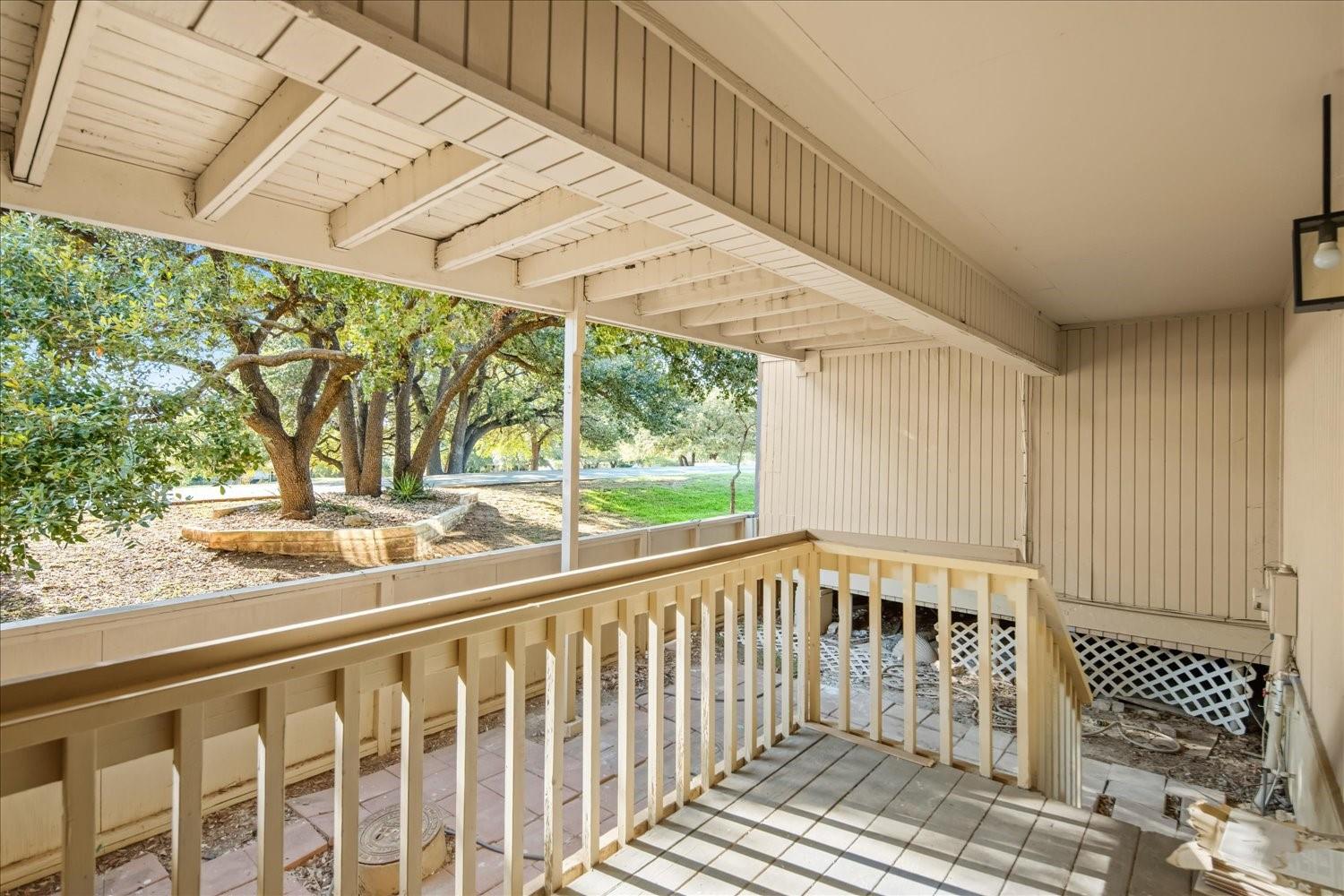 559 Demarett Dr, Point Venture, TX 78645