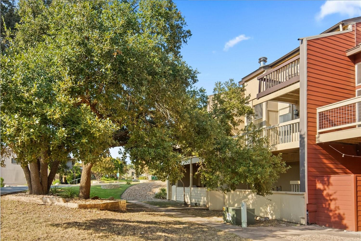 559 Demarett Dr, Point Venture, TX 78645