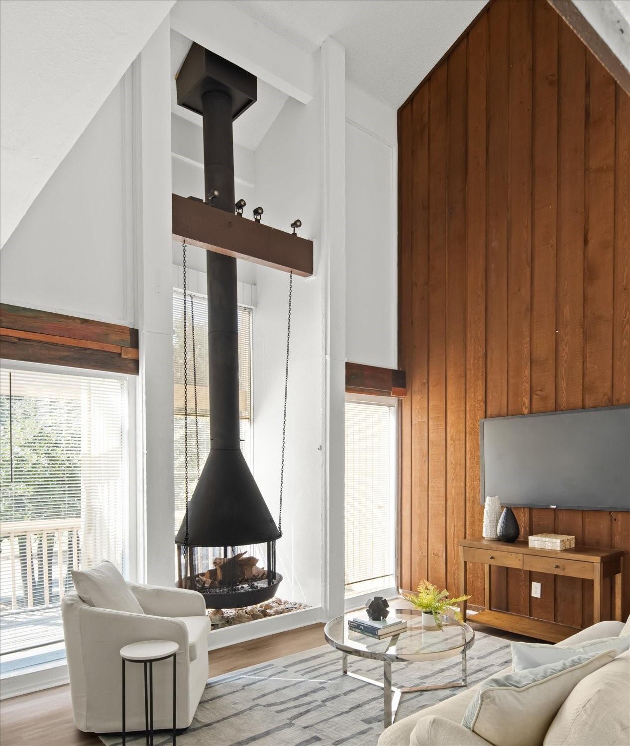 559 Demarett Dr, Point Venture, TX 78645