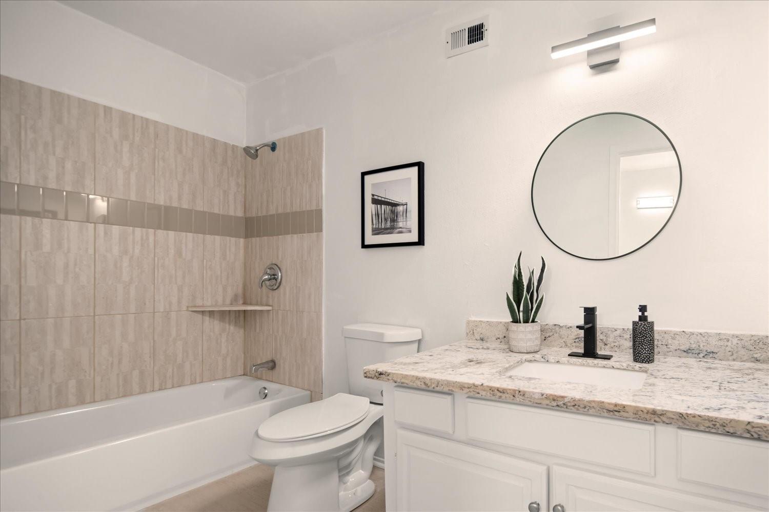 559 Demarett Dr, Point Venture, TX 78645