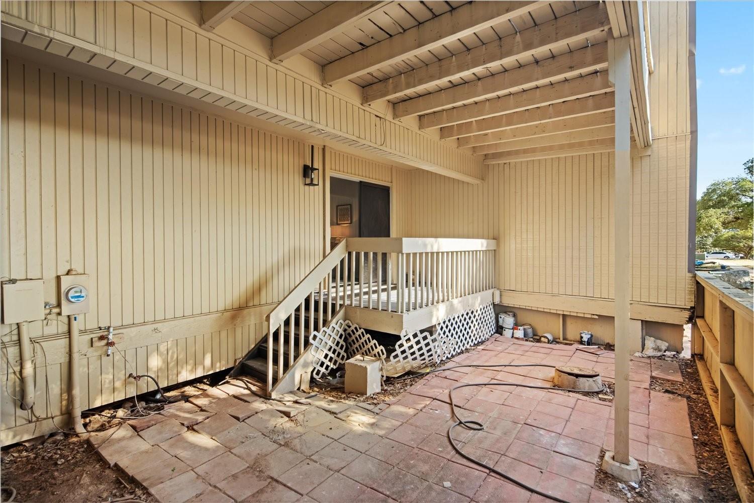 559 Demarett Dr, Point Venture, TX 78645