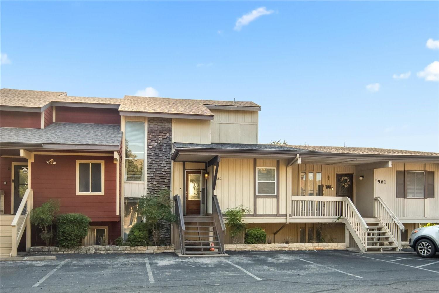 559 Demarett Dr, Point Venture, TX 78645