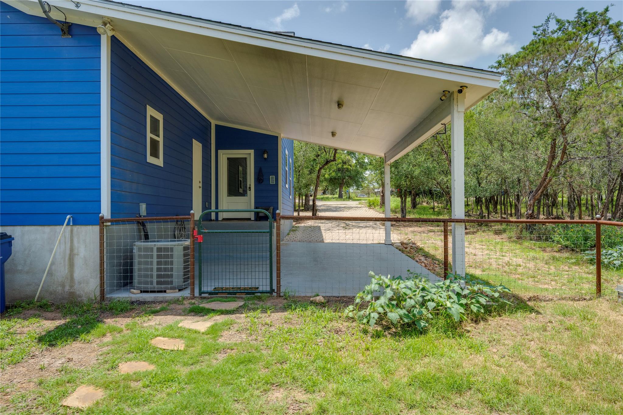 719 Birch Ln, Cottonwood Shores, TX 78657