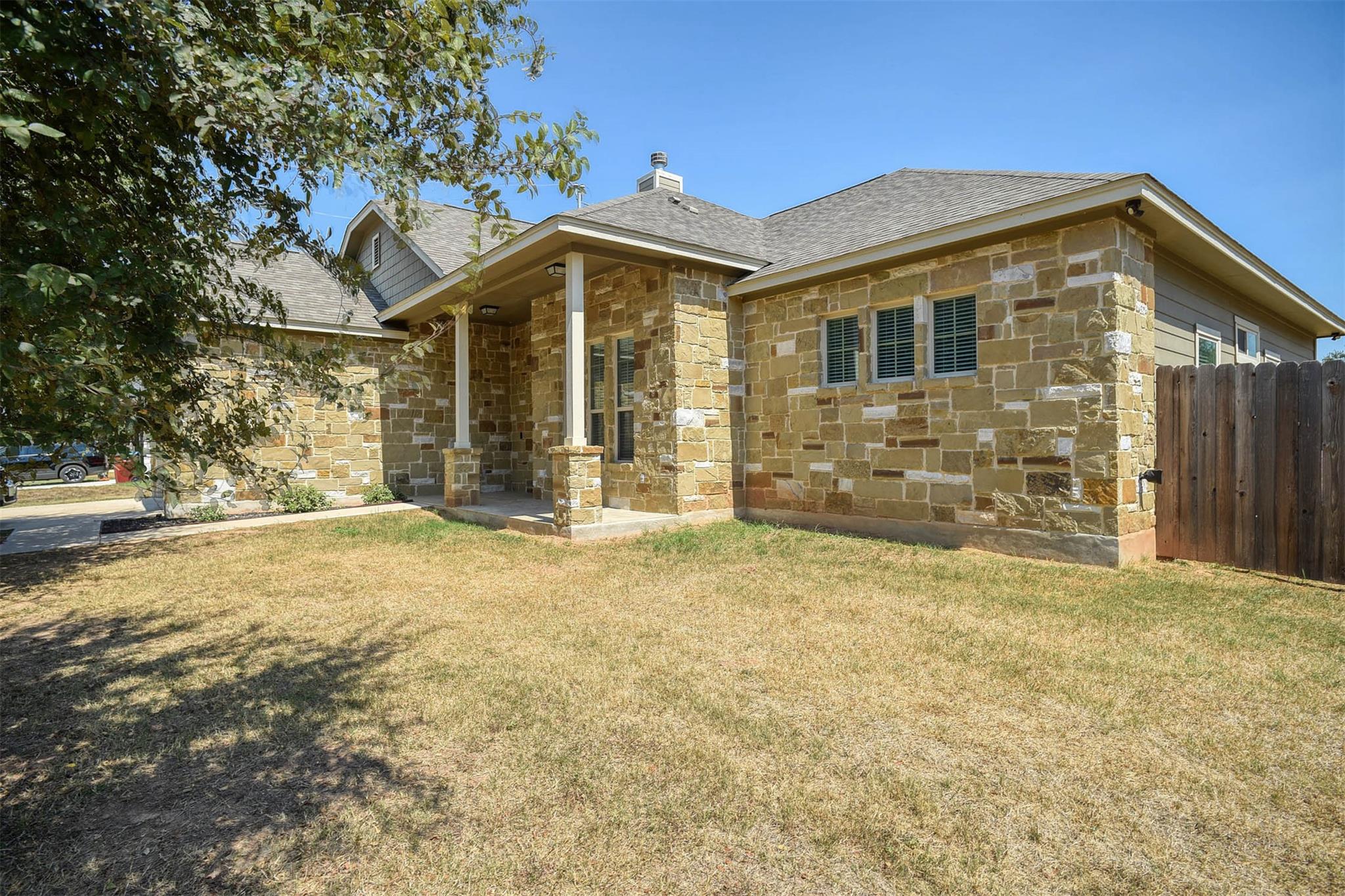 240 Keawakapu Dr, Bastrop, TX 78602